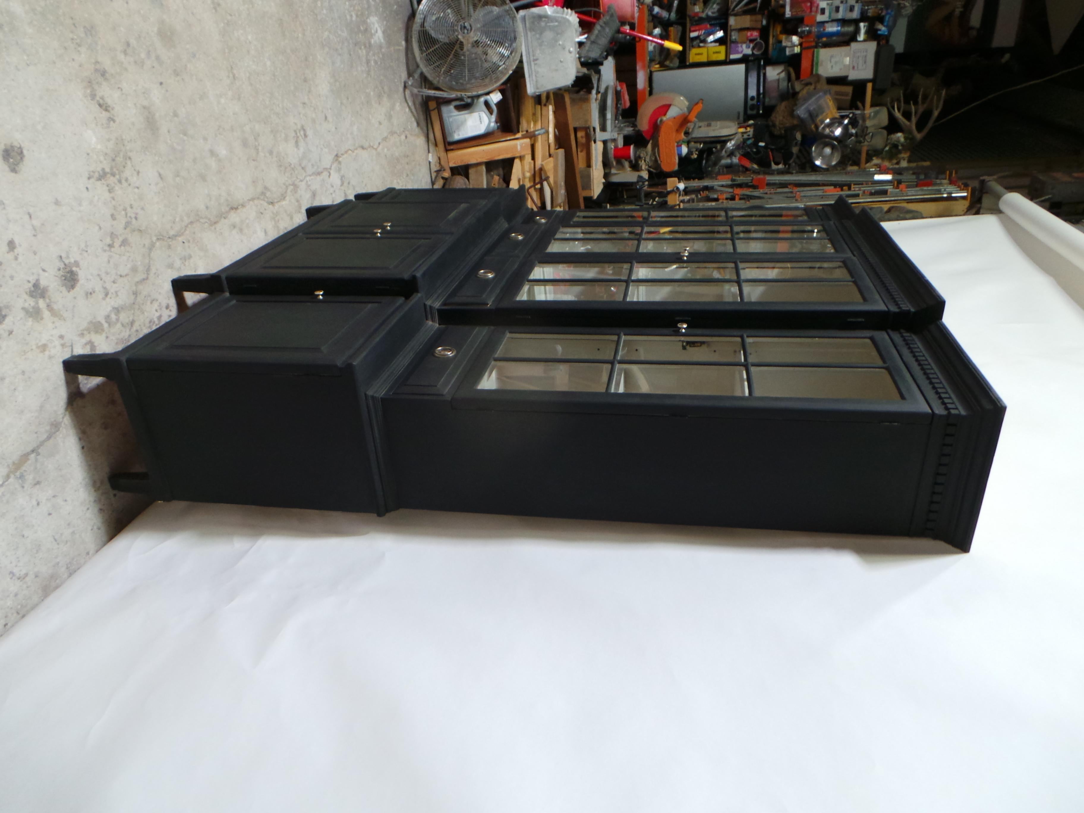 Vitrine à porte en verre de style gustavien en vente 3