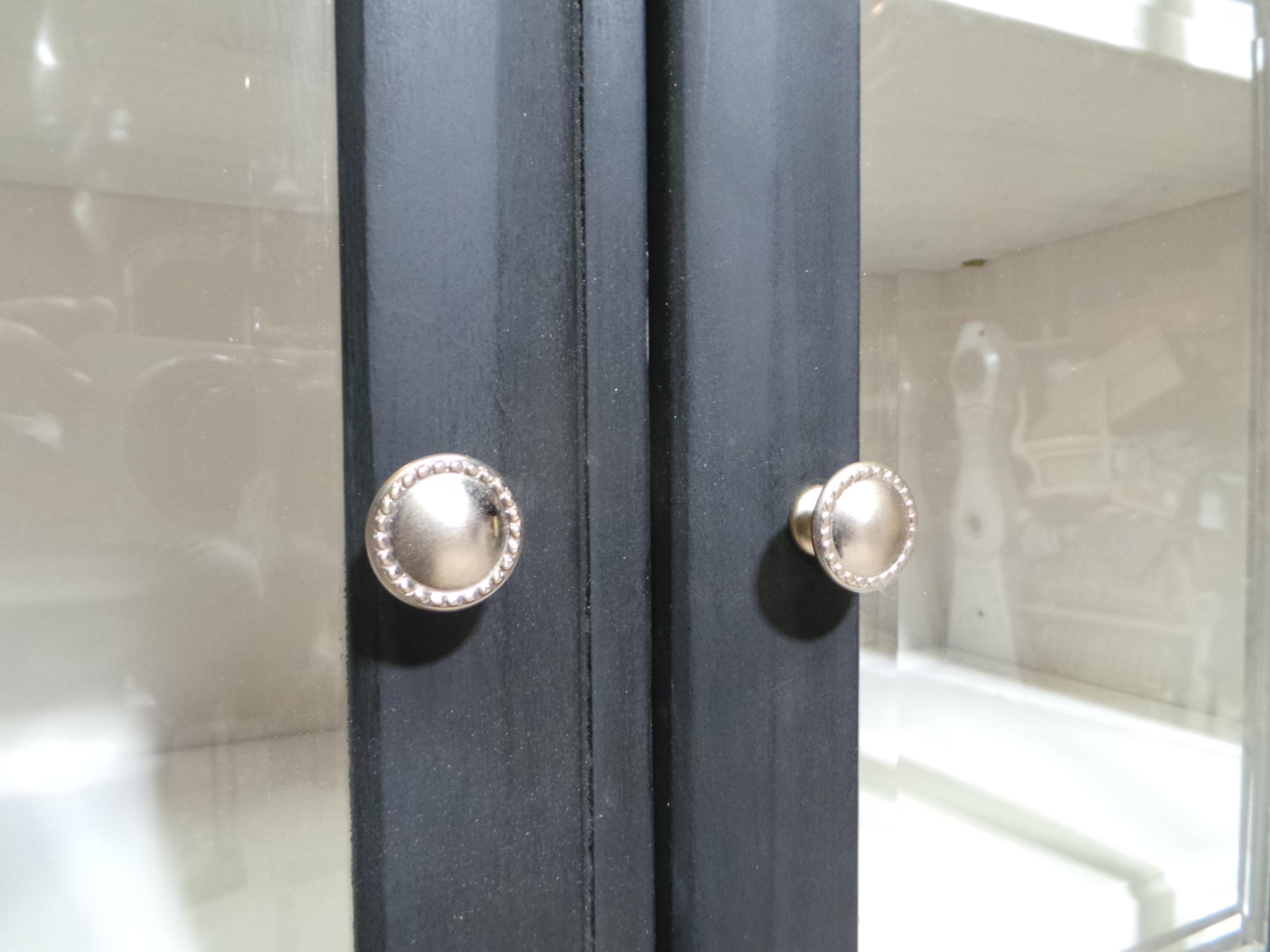 Suédois Vitrine à porte en verre de style gustavien en vente