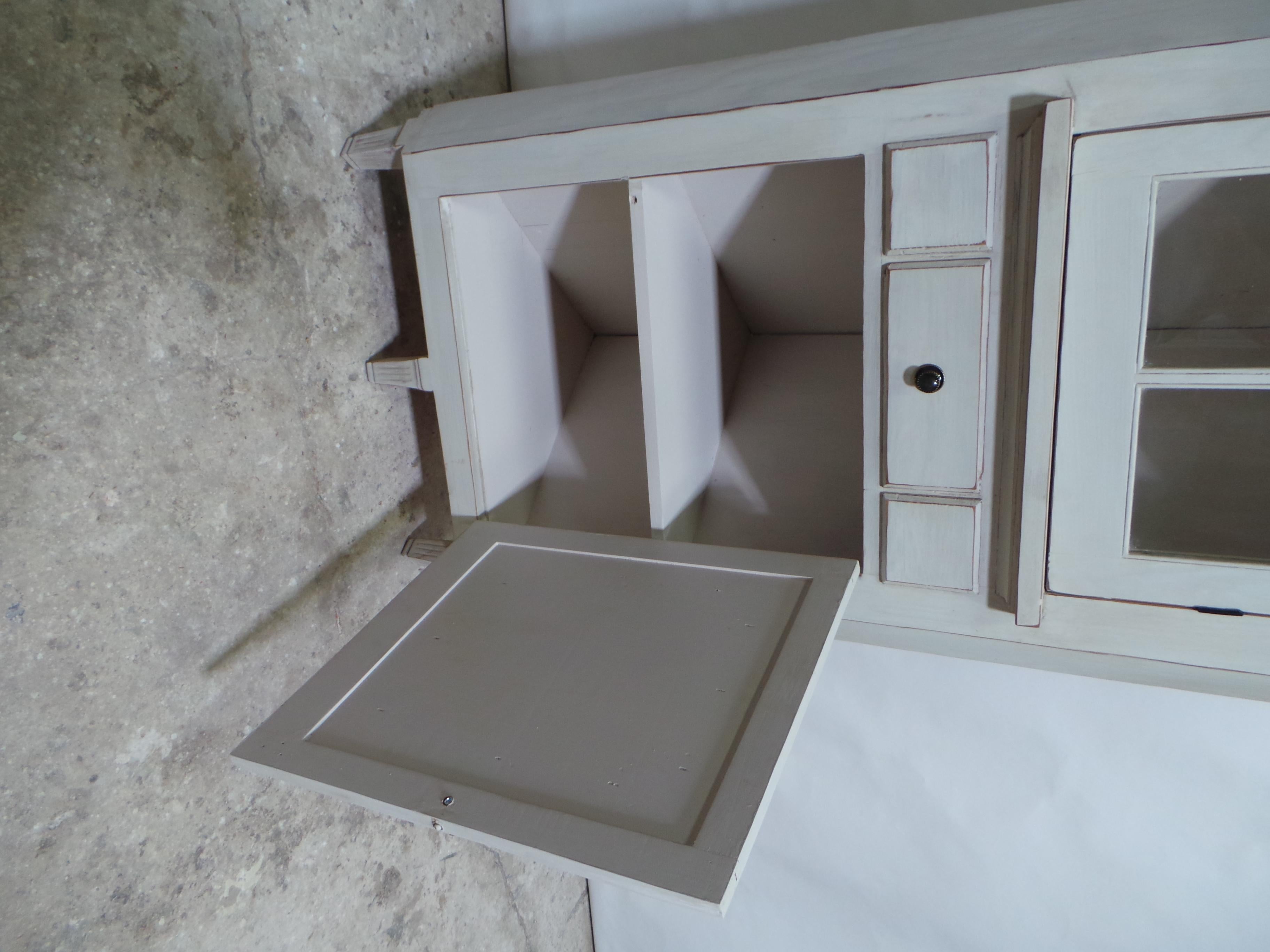 Gustavian Style Glass Top Corner Cabinet In Good Condition For Sale In Hollywood, FL