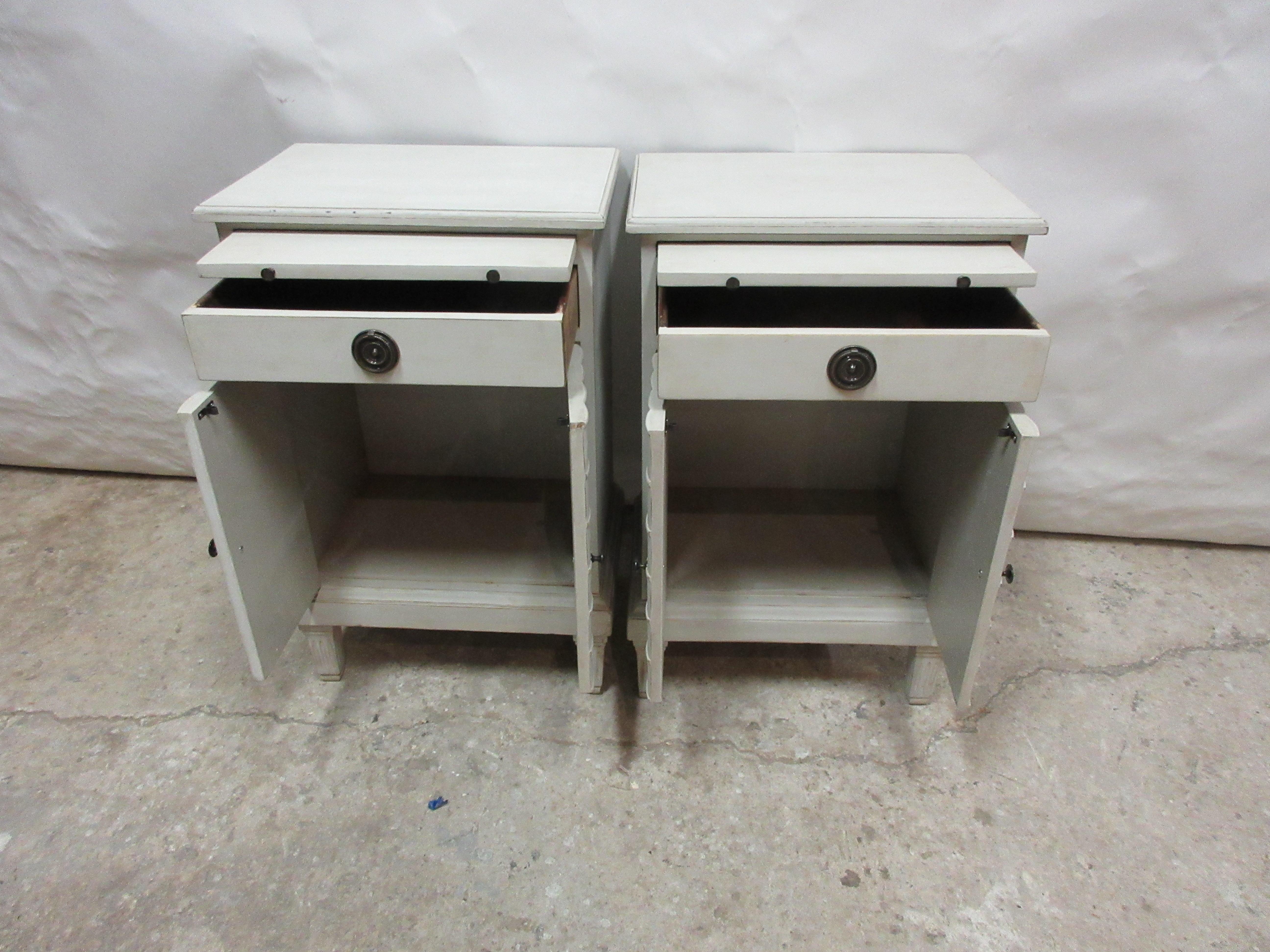 Gustavian Style Night Stands In Good Condition In Hollywood, FL
