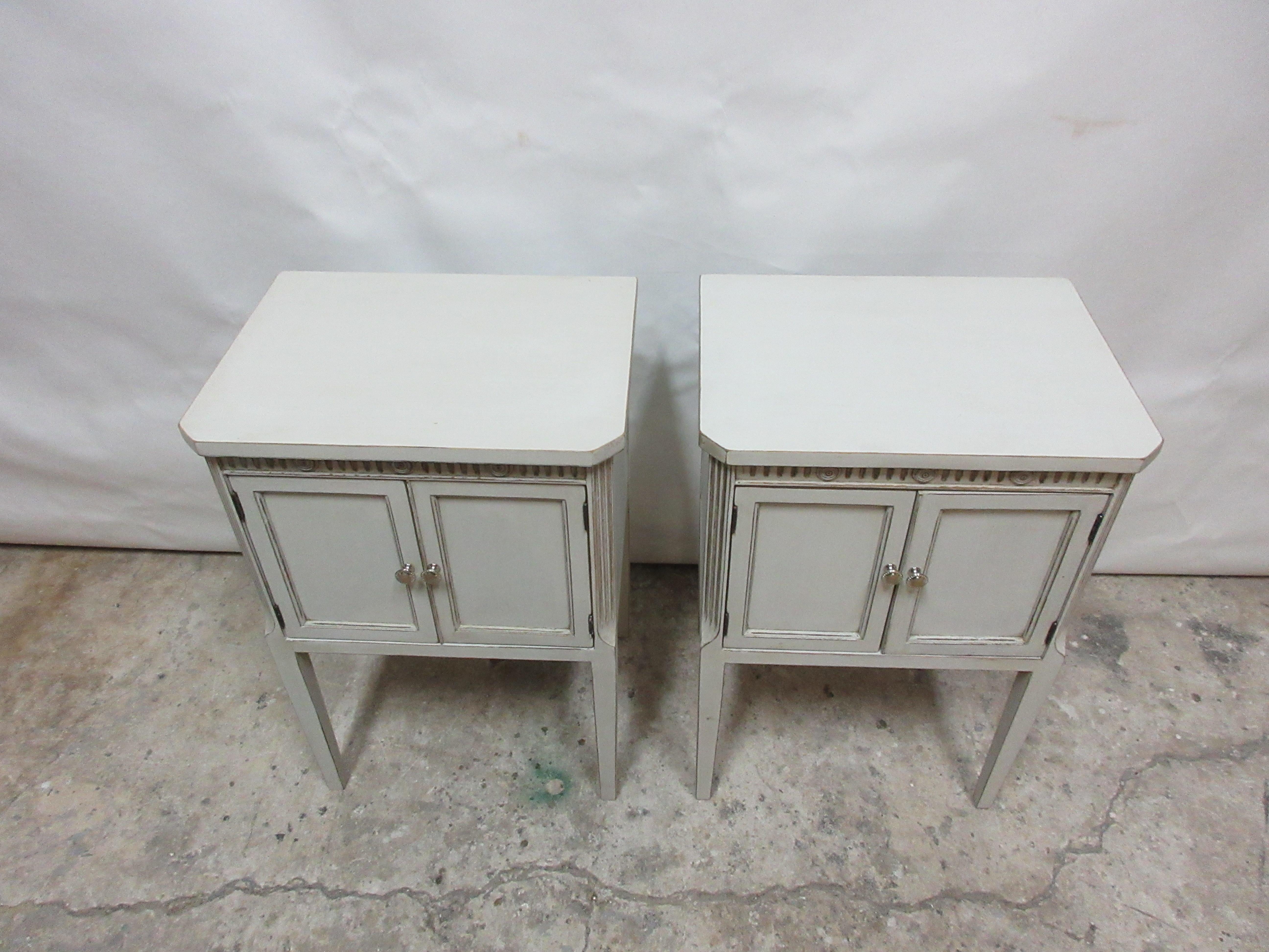 Gustavian Style Nightstands In Good Condition In Hollywood, FL