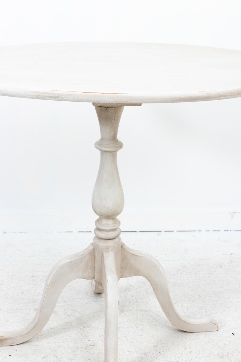 Gustavian Style Oval Painted Table 1