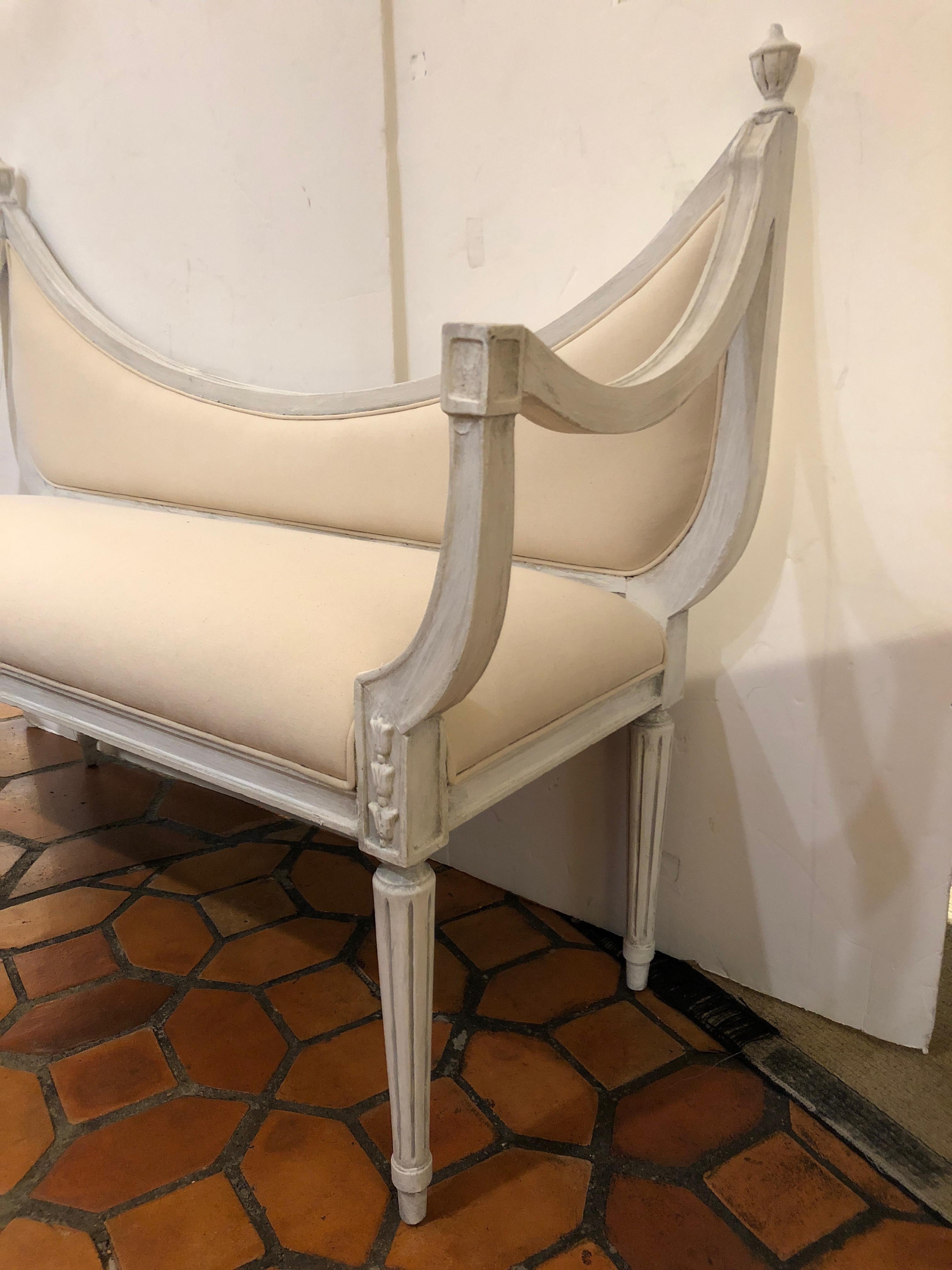 Gustavian Style Painted and Upholstered Loveseat Settee In Good Condition In Hopewell, NJ