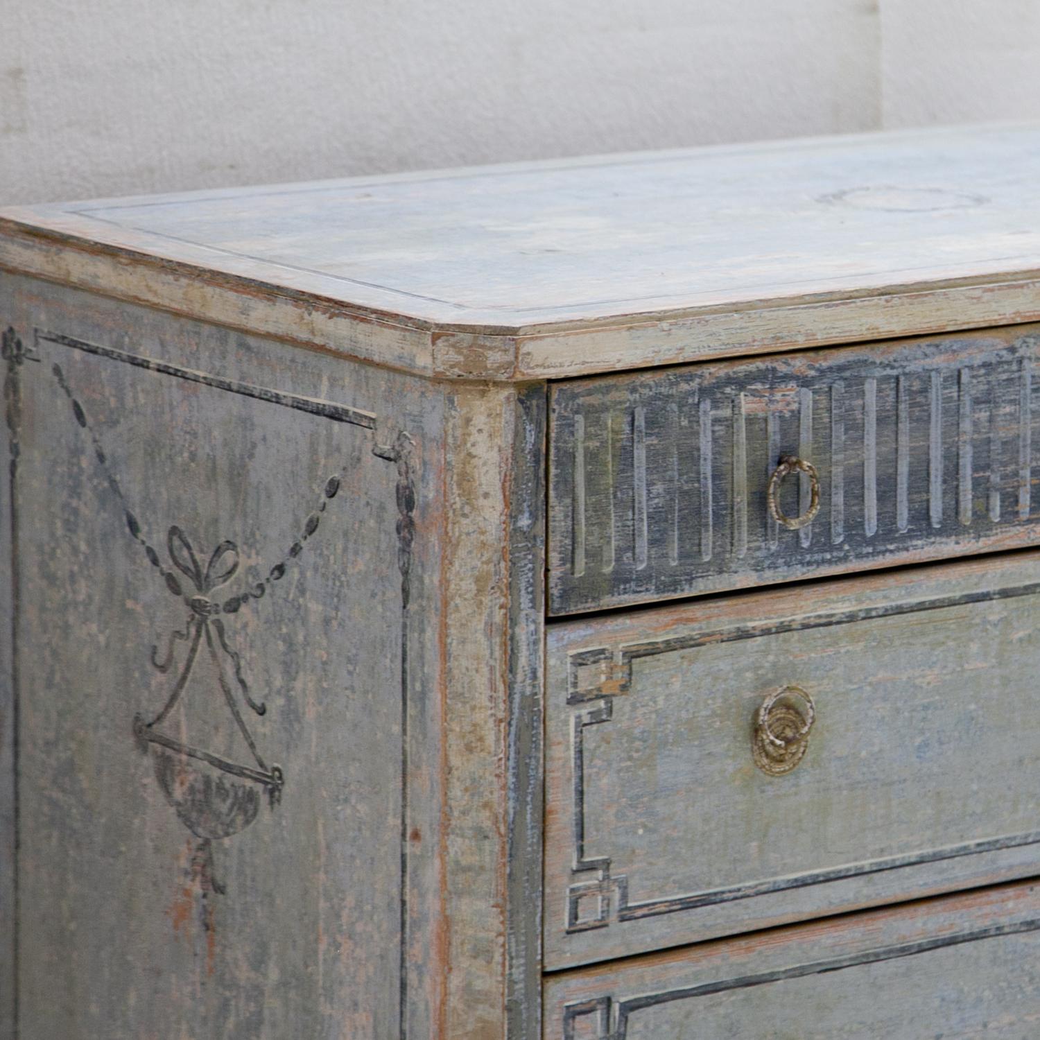 Gustavian-Style Painted Chest of Drawers, 19th Century 3