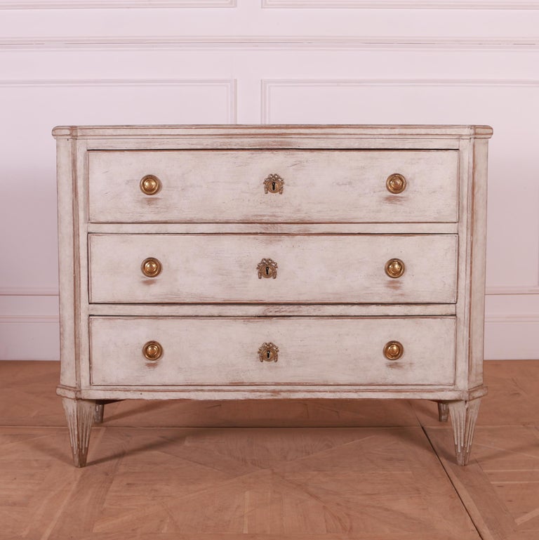 Gustavian Style Painted Commode For Sale at 1stDibs
