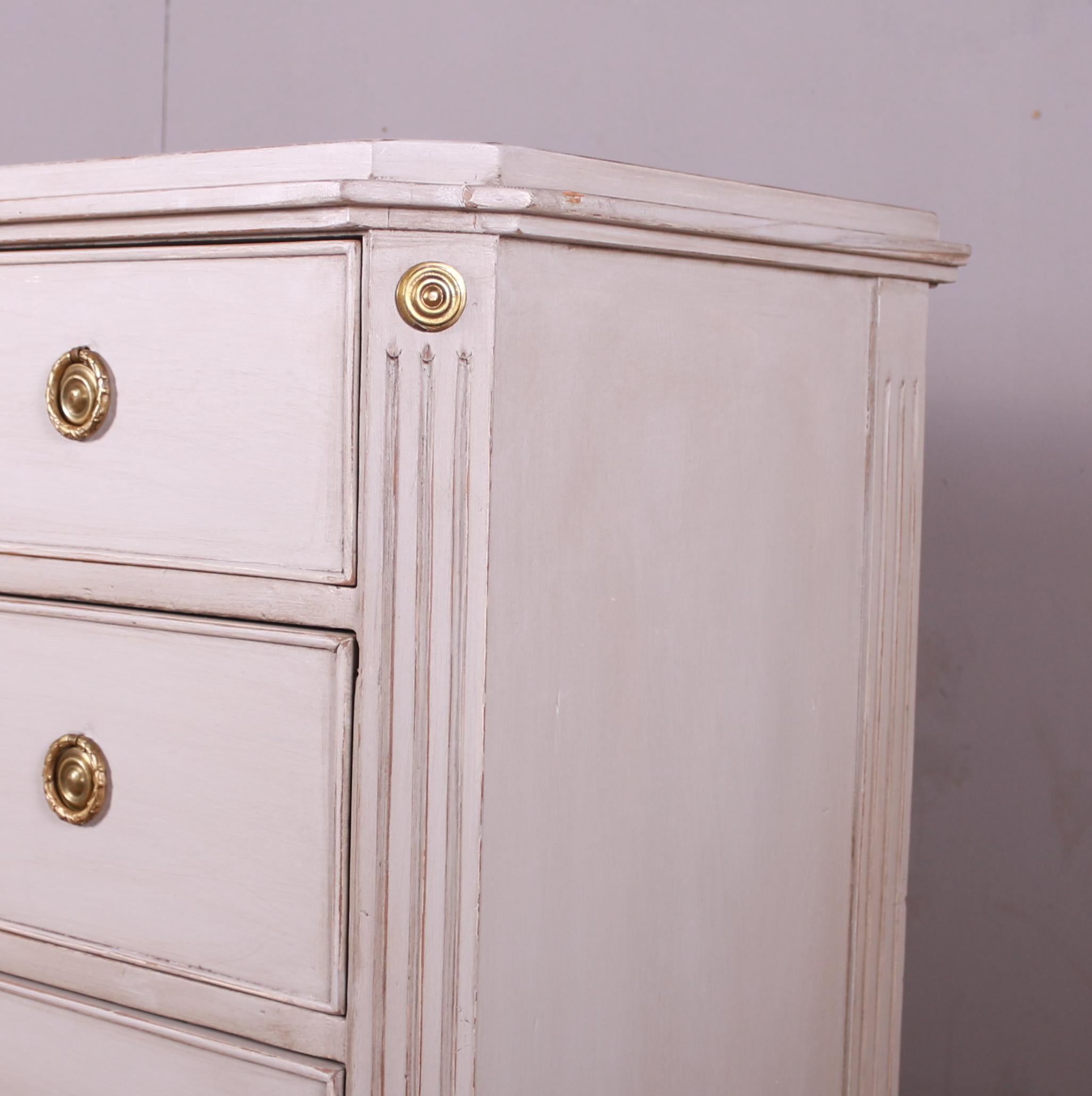 Gustavian Style Painted Commode In Good Condition For Sale In Leamington Spa, Warwickshire