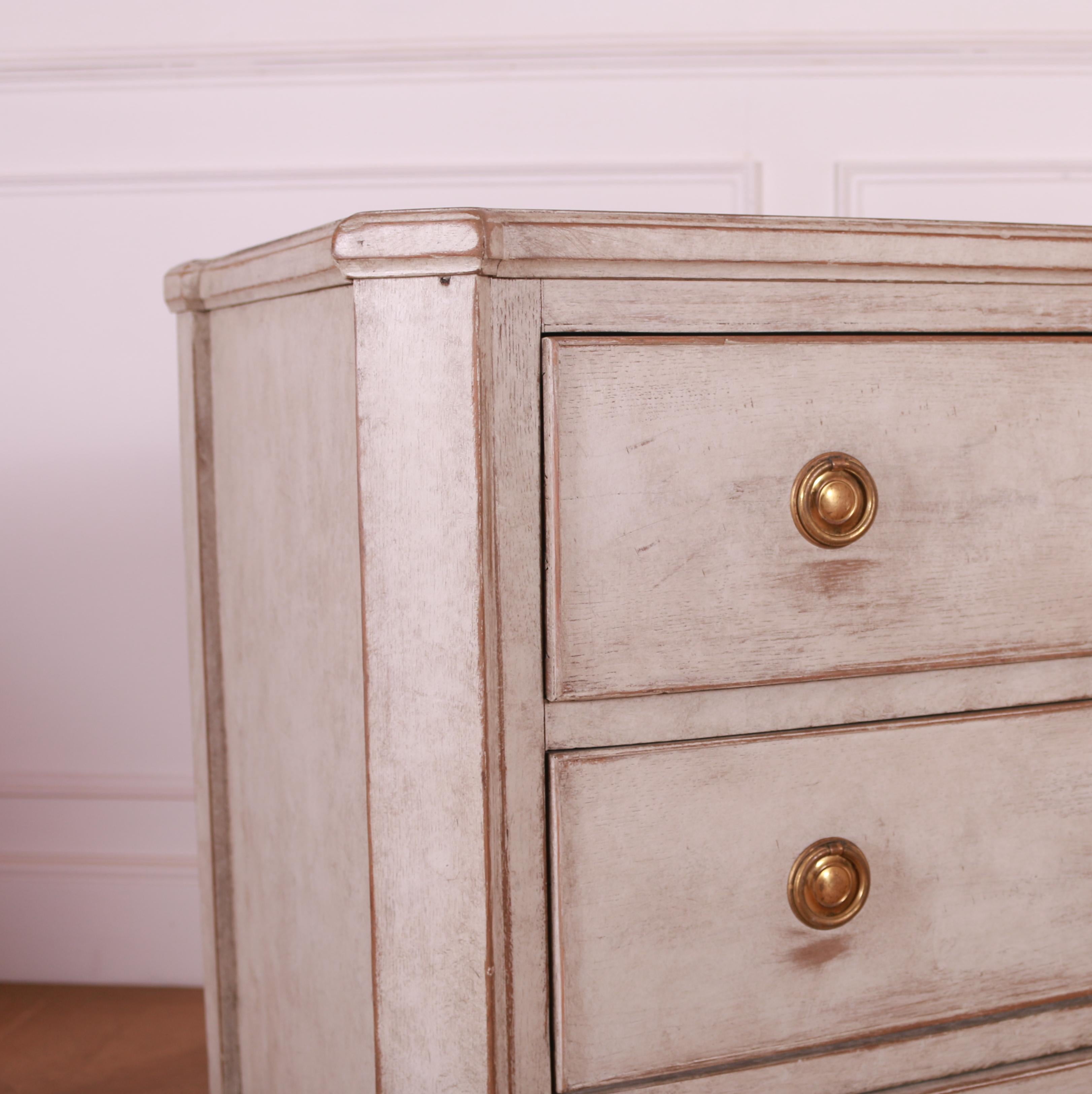 Gustavian Style Painted Commode In Good Condition In Leamington Spa, Warwickshire