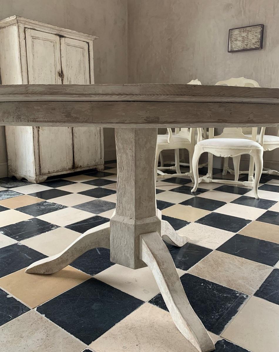 Gustavian Style Round Table 3