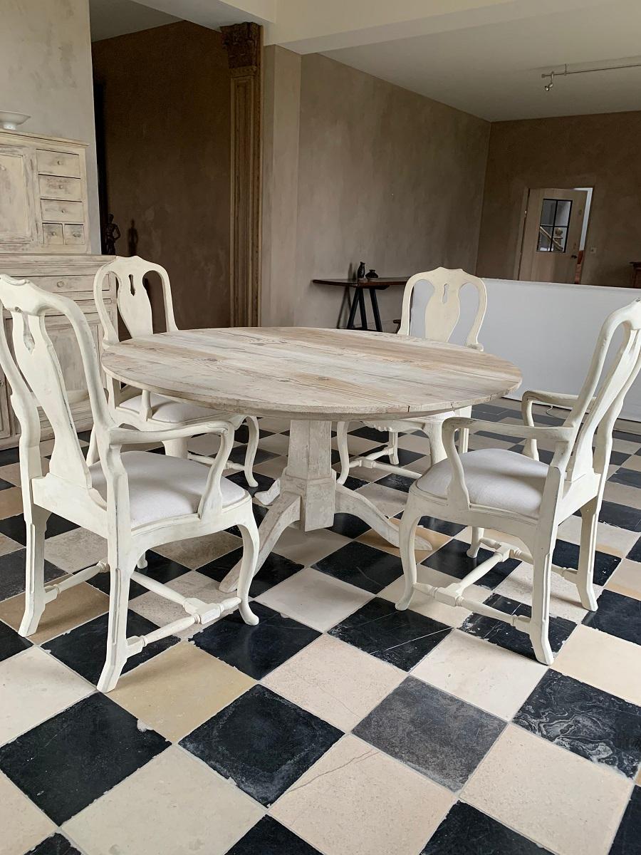 Gustavian Style Round Table 6
