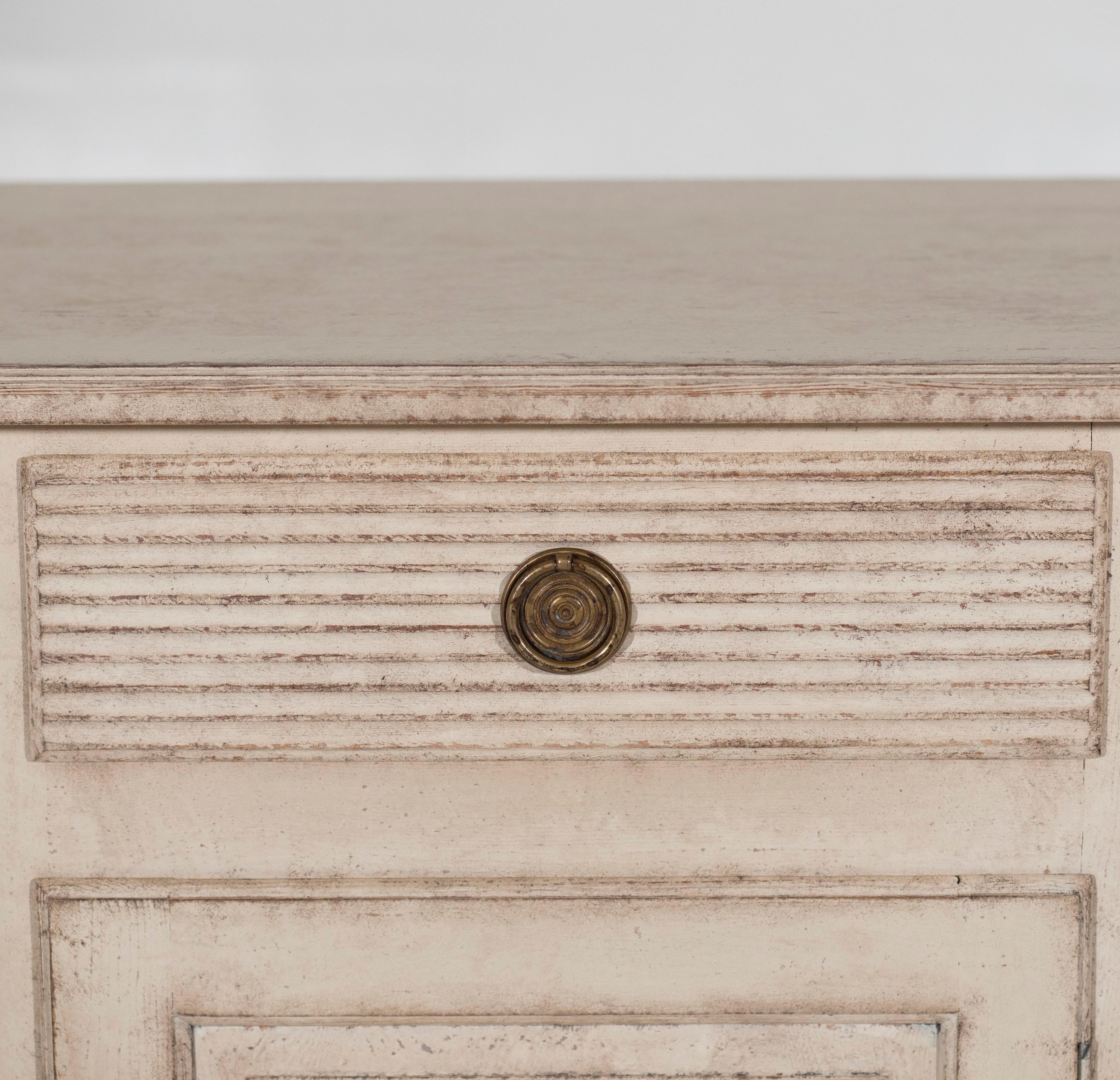Gustavian-style sideboard, 19th C. In Good Condition For Sale In Aalsgaarde, DK