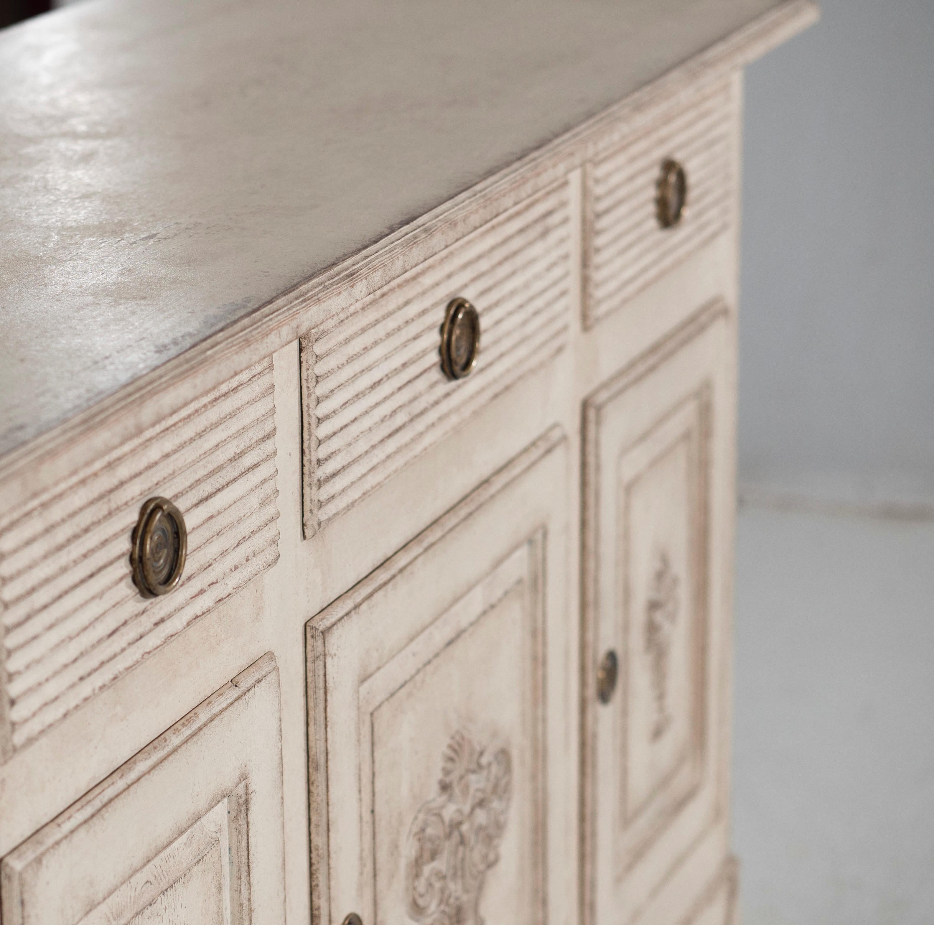 Gustavian-style sideboard, 19th C. For Sale 2