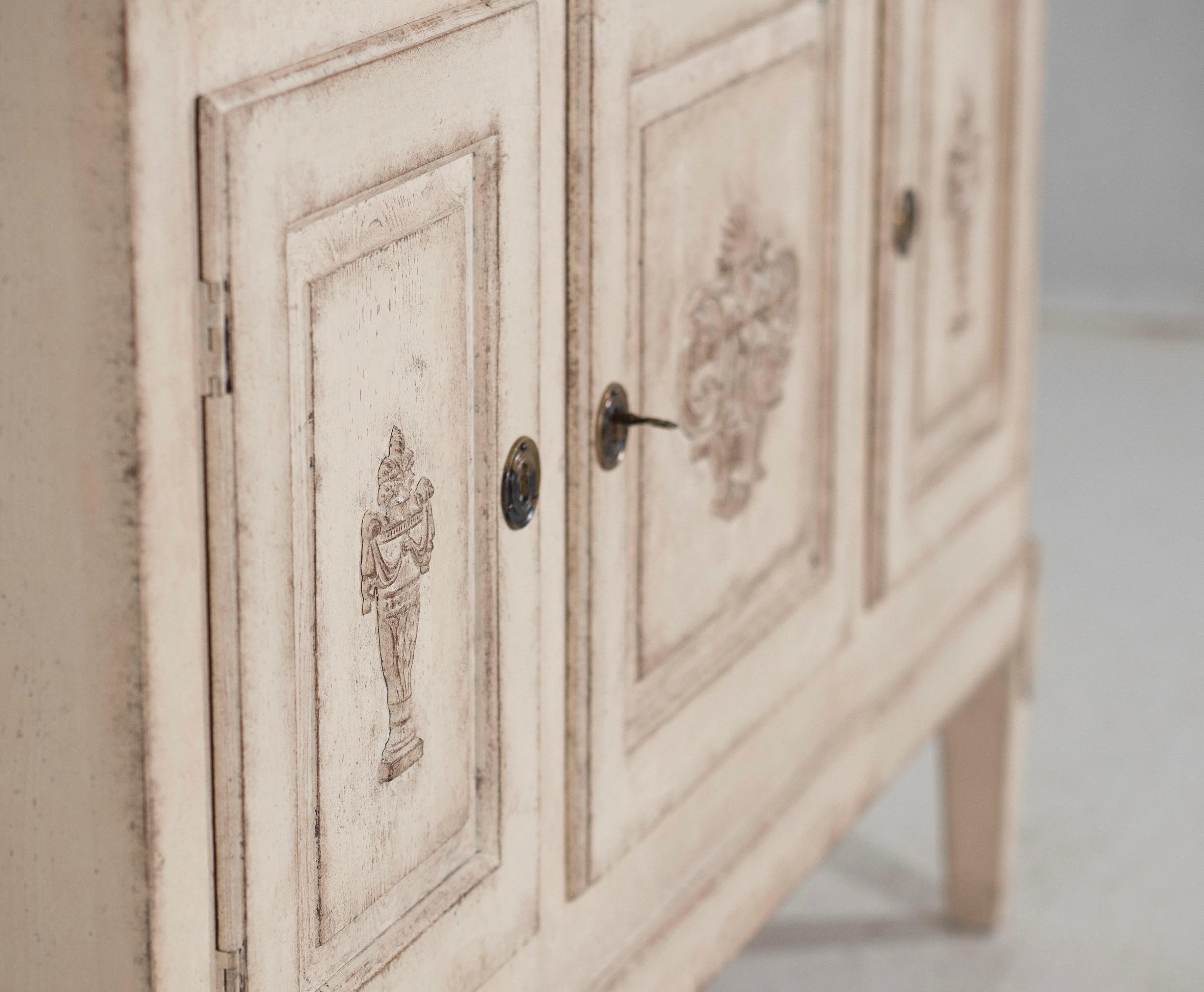 Gustavian-style sideboard, 19th C. For Sale 3
