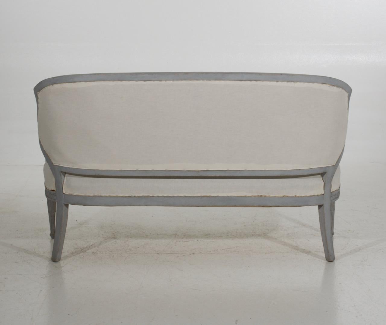 Charming freestanding Gustavian style sofa with beautiful carvings, 19th century.