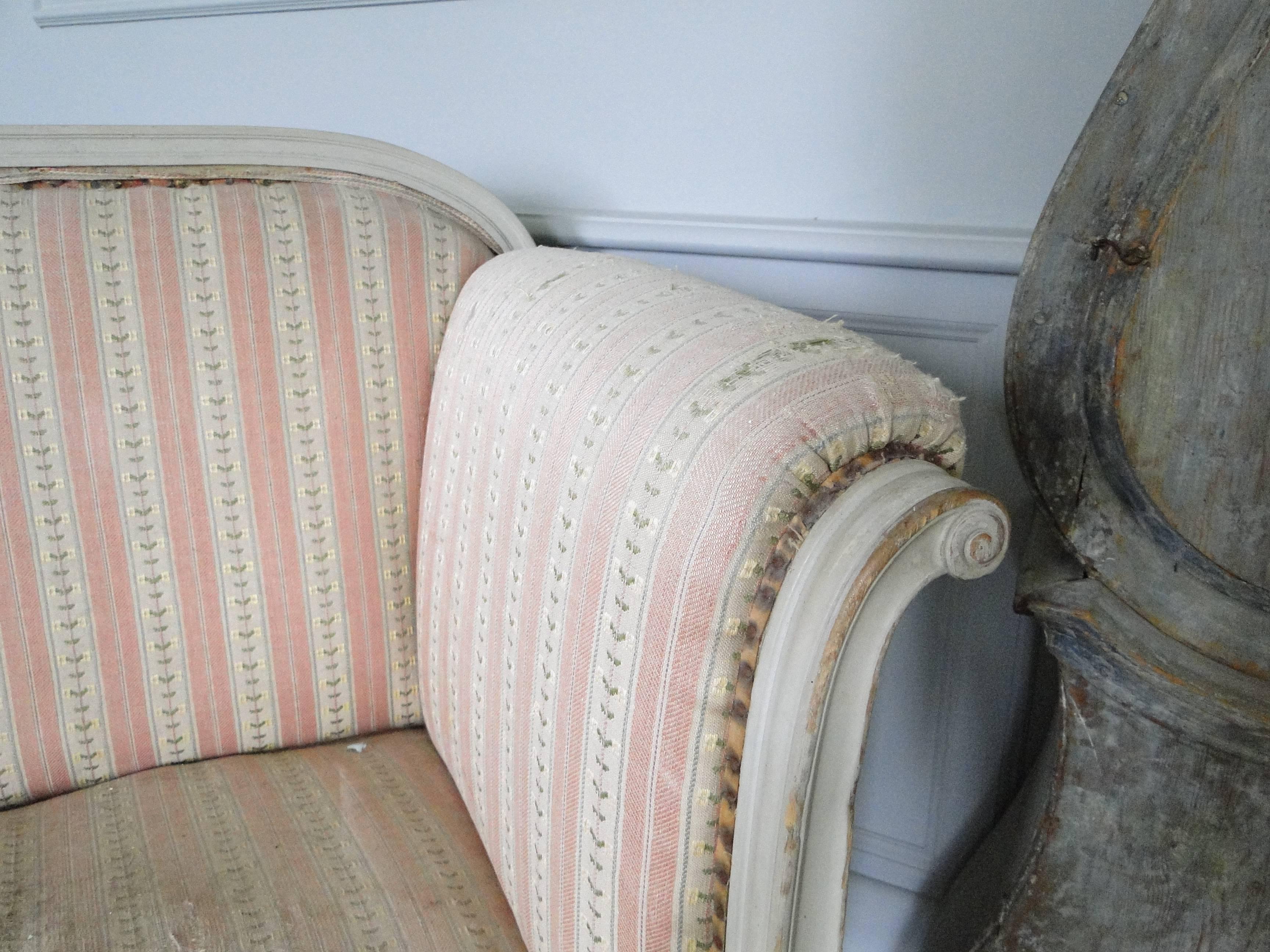Gustavian Style Sofa Early 1900 to Be Upholstered In Fair Condition For Sale In Sames, FR