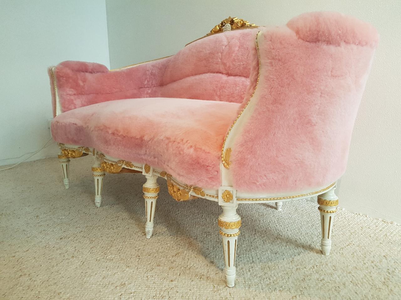 We work with hides and furs to create luxurious collections.
This sheepskin Gustavian style sof, circa 1910 - is upholstered in pink shearling by specialist French craftsmen combining traditional and modern techniques.
This sofa is an incredible