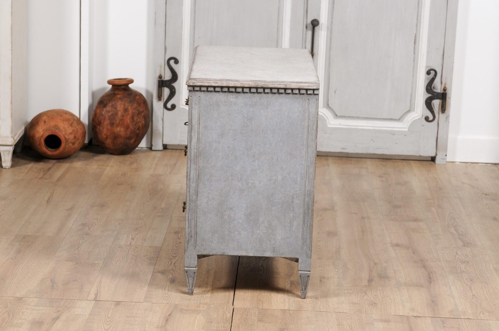 Gustavian Style Swedish 19th Century Three-Drawer Gray Painted and Carved Chest For Sale 8