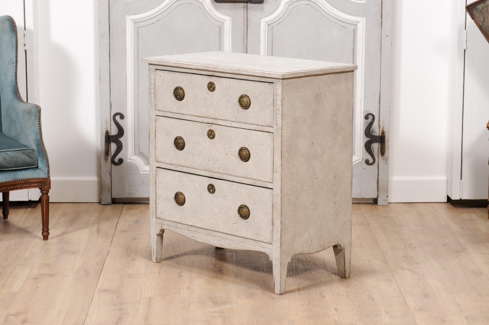 Gustavian Style Swedish Light Grey Painted Three-Drawer Chest with Carved Posts For Sale 5