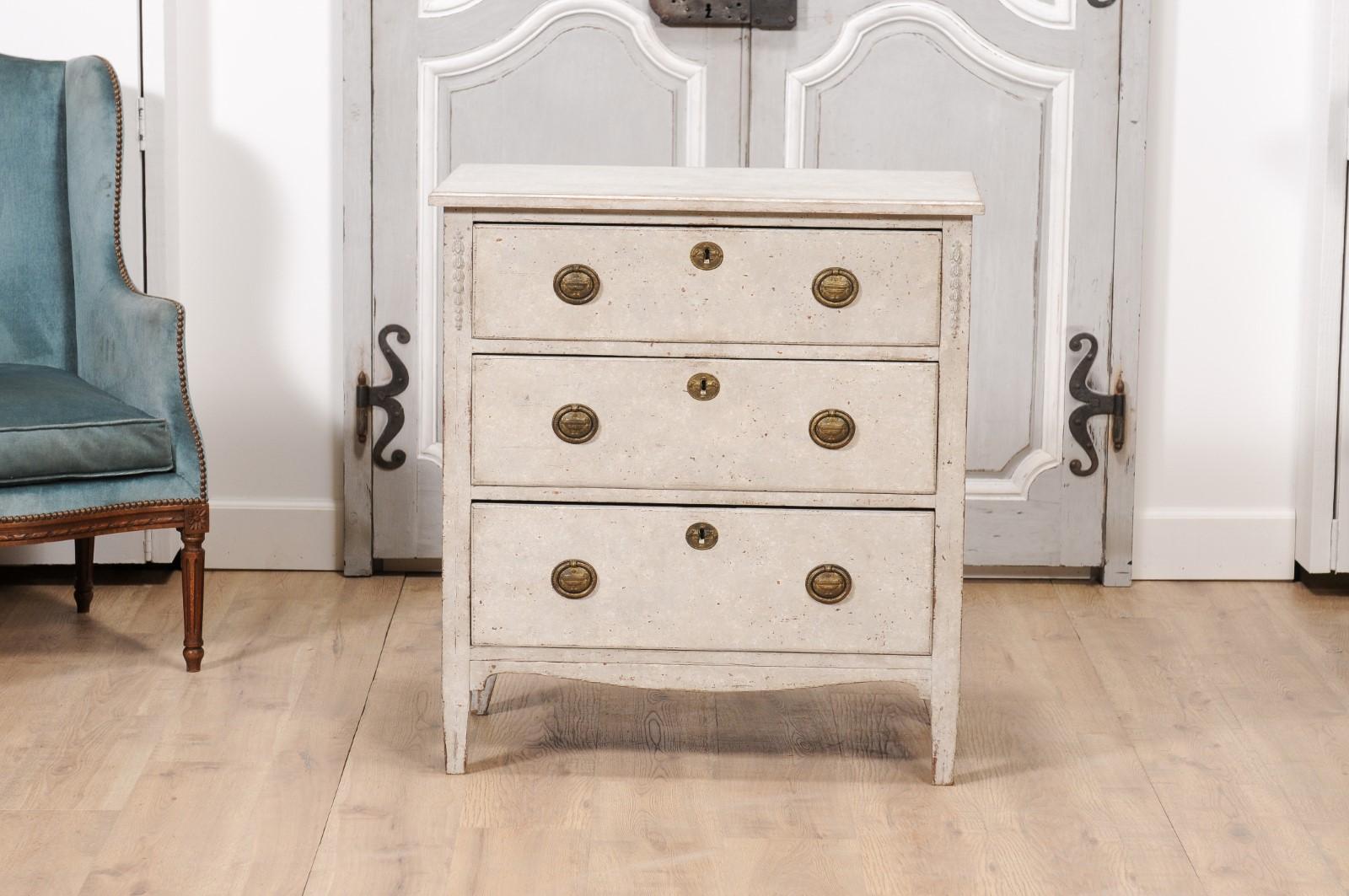 Gustavian Style Swedish Light Grey Painted Three-Drawer Chest with Carved Posts For Sale 6