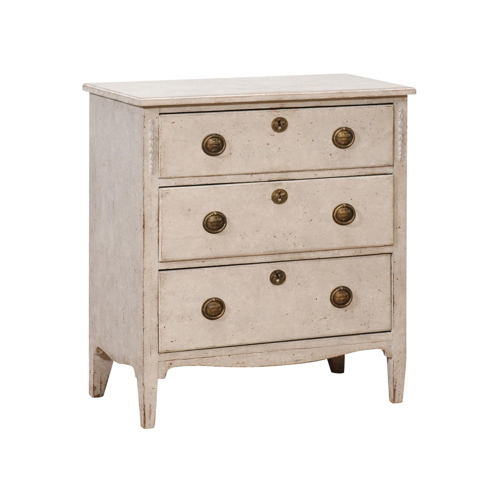 Gustavian Style Swedish Light Grey Painted Three-Drawer Chest with Carved Posts For Sale 7