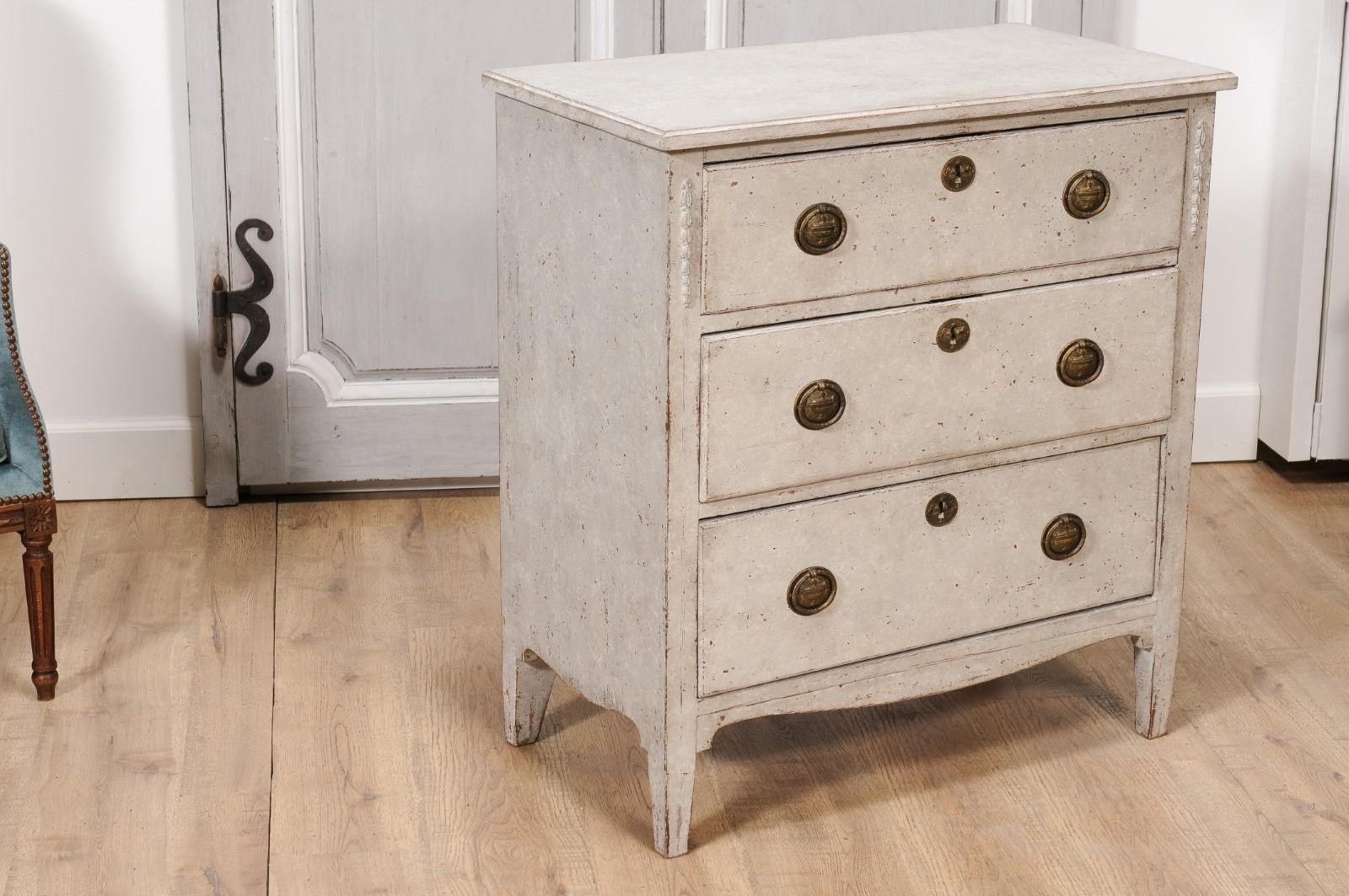 Gustavian Style Swedish Light Grey Painted Three-Drawer Chest with Carved Posts In Good Condition For Sale In Atlanta, GA