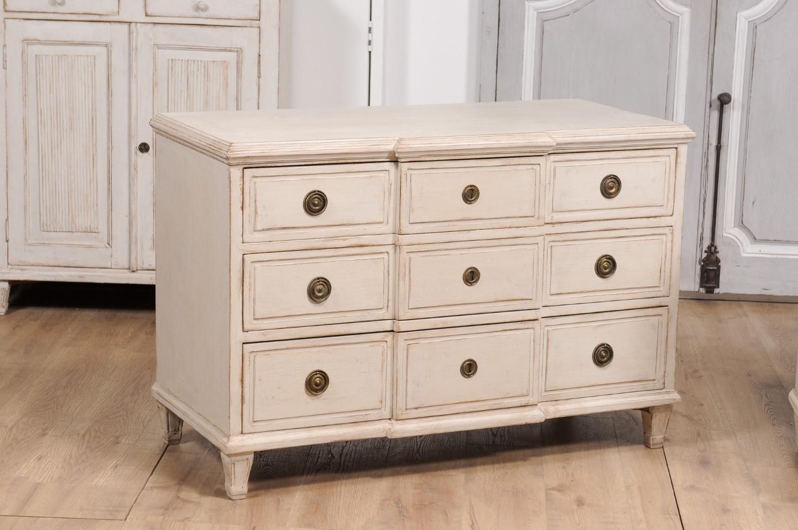Gustavian Style Swedish Off White Painted Three-Drawer Breakfront Chests, a Pair In Good Condition For Sale In Atlanta, GA