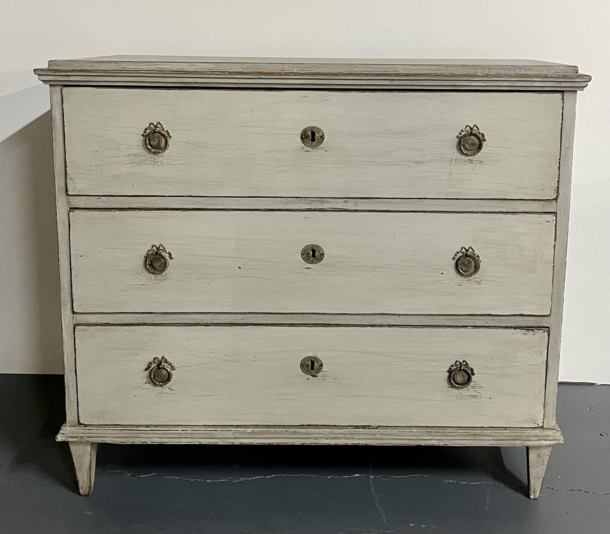 Gustavian Style Swedish Paint Decorated Dresser / Nightstand, Brass, 19th Cent In Good Condition In Stamford, CT