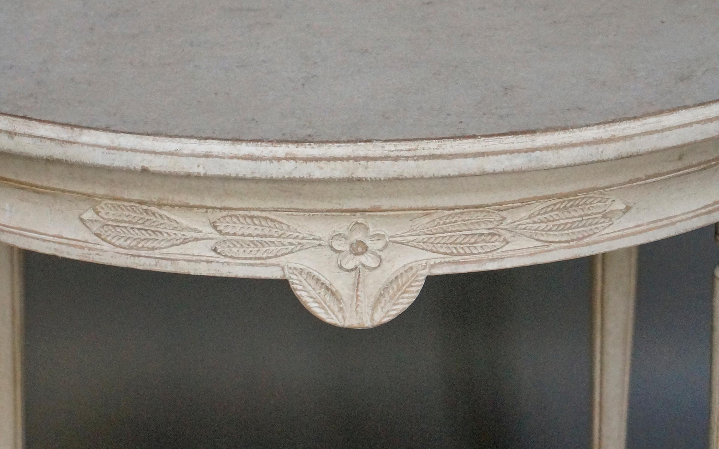 Tisch im gustavianischen Stil mit bogenförmigen Streckern (Gustavianisch)