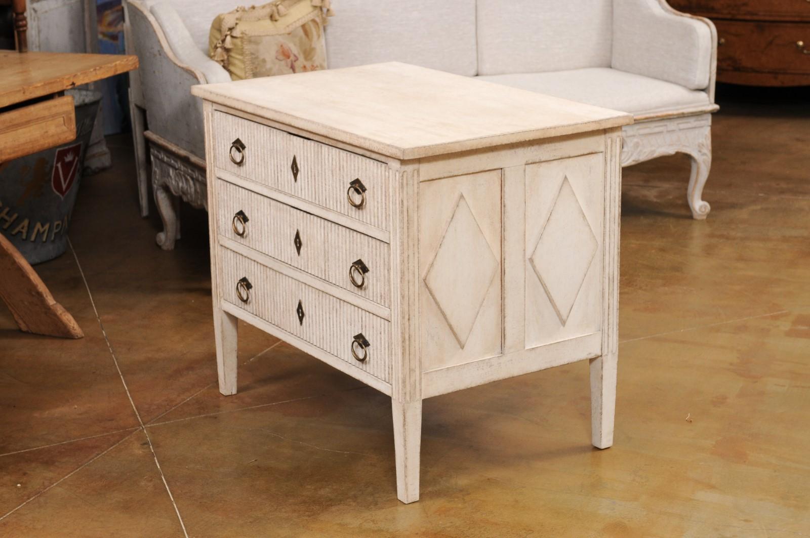 Gustavian Style Three-Drawer Chest with Carved Reeded Motifs, 19th Century For Sale 8