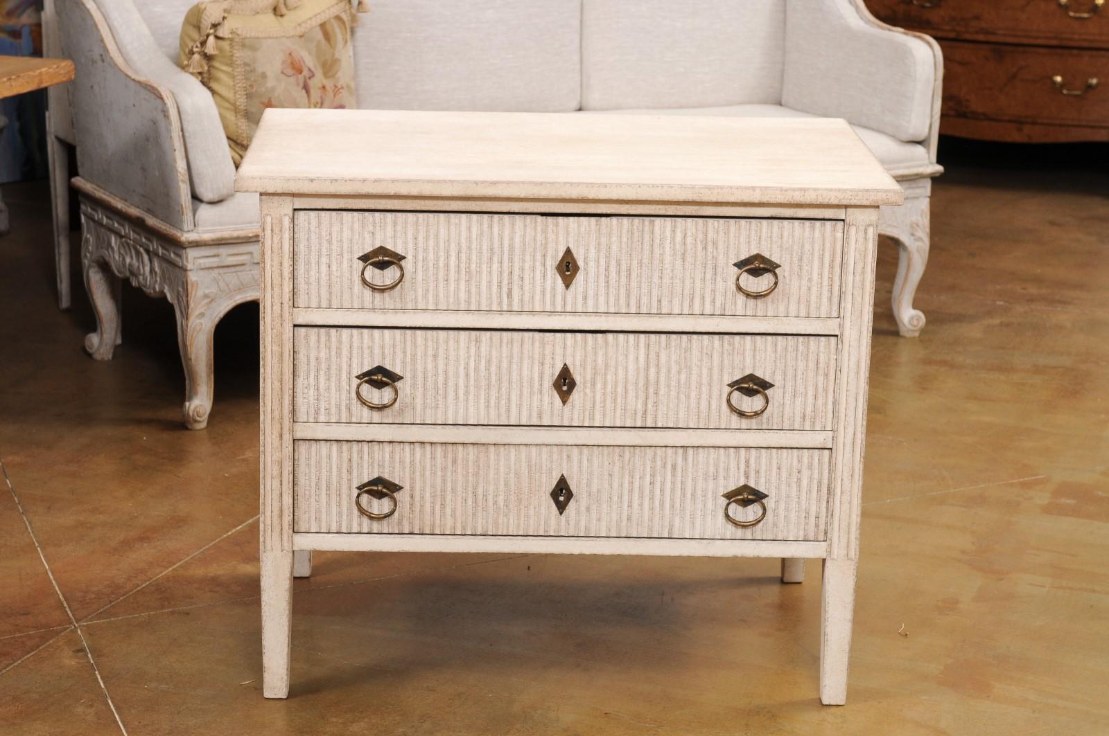 Gustavian Style Three-Drawer Chest with Carved Reeded Motifs, 19th Century For Sale 9