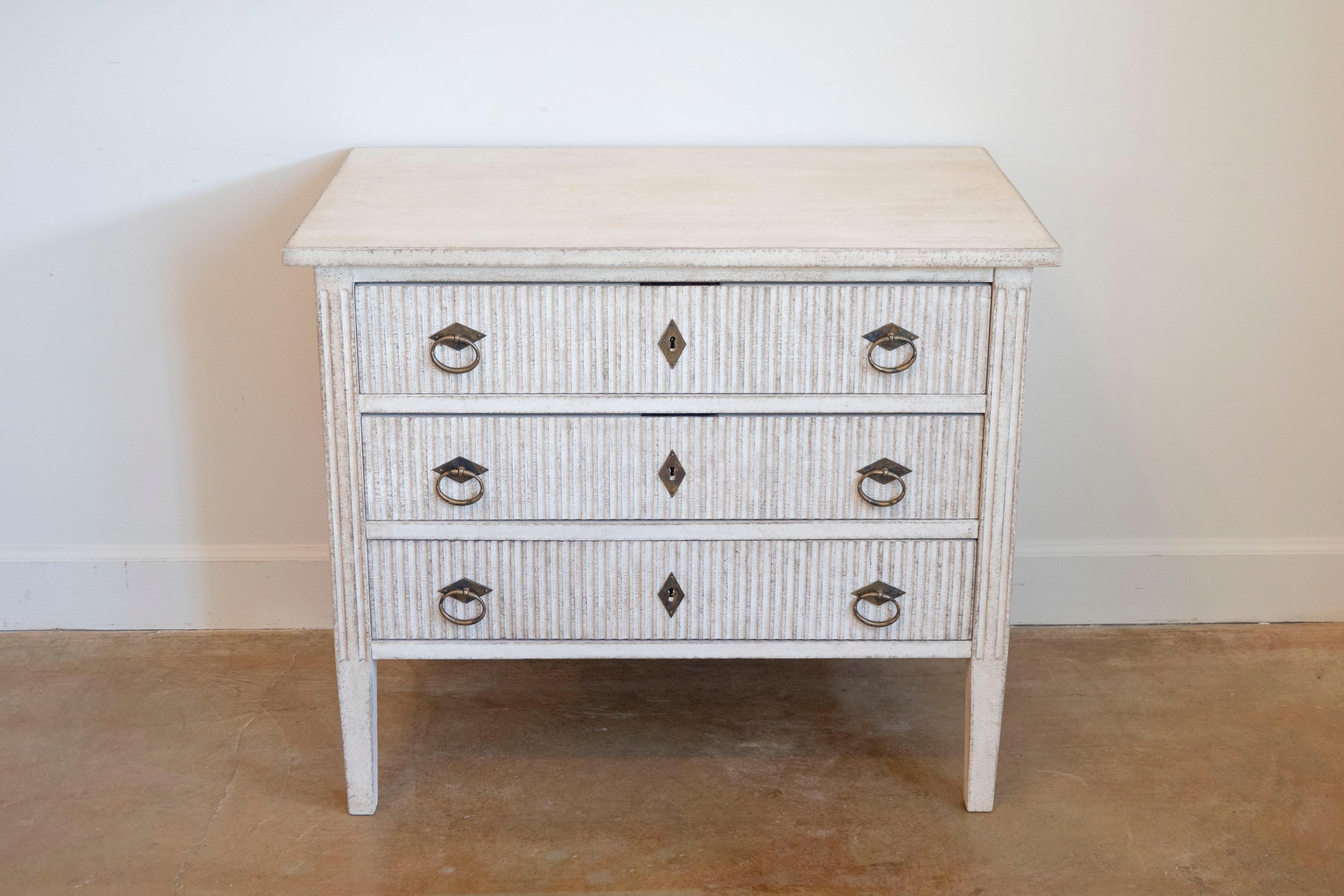 Gustavian Style Three-Drawer Chest with Carved Reeded Motifs, 19th Century In Good Condition For Sale In Atlanta, GA