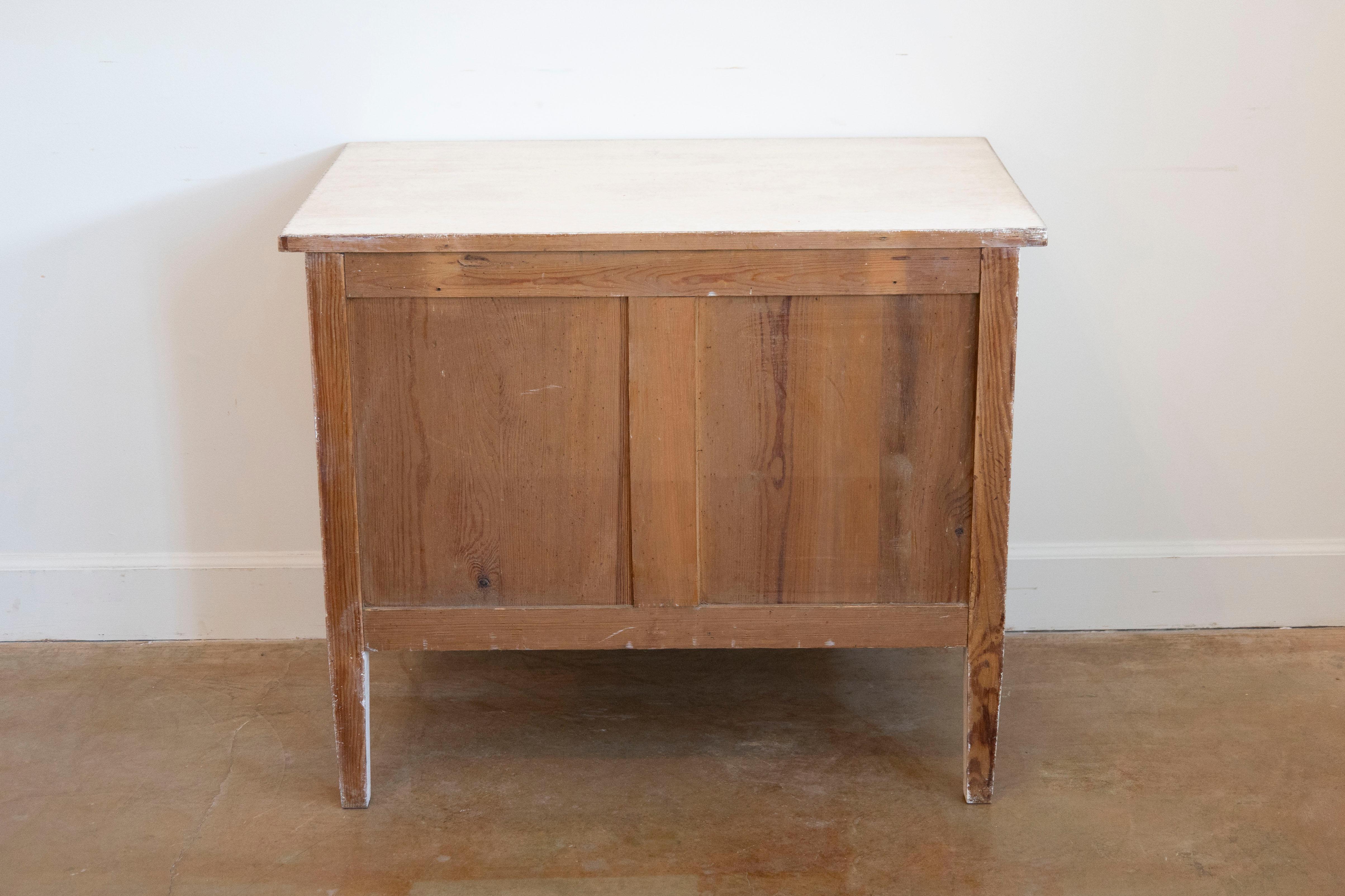 Gustavian Style Three-Drawer Chest with Carved Reeded Motifs, 19th Century For Sale 1