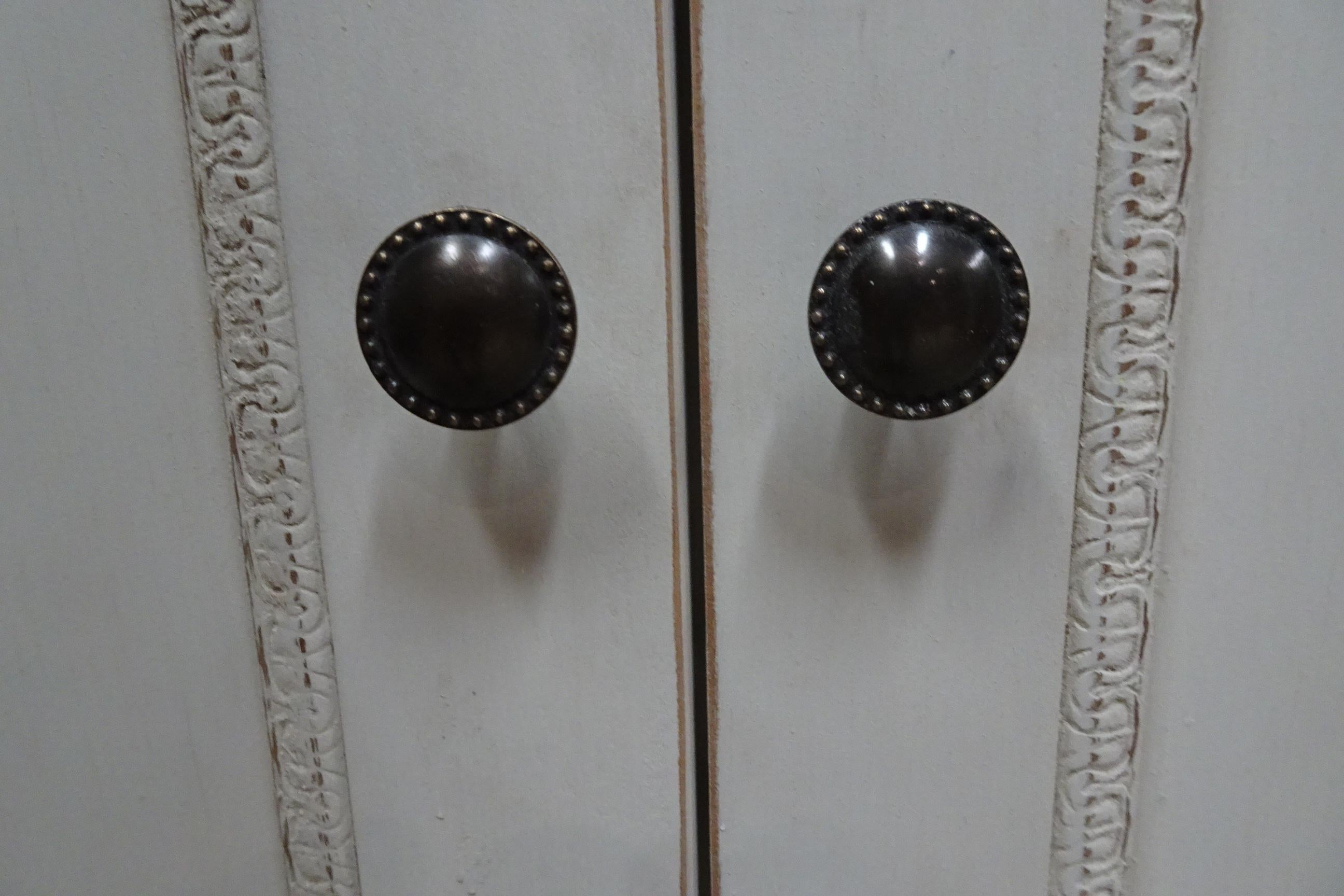 Gustavian Style Wardrobe In Good Condition In Hollywood, FL
