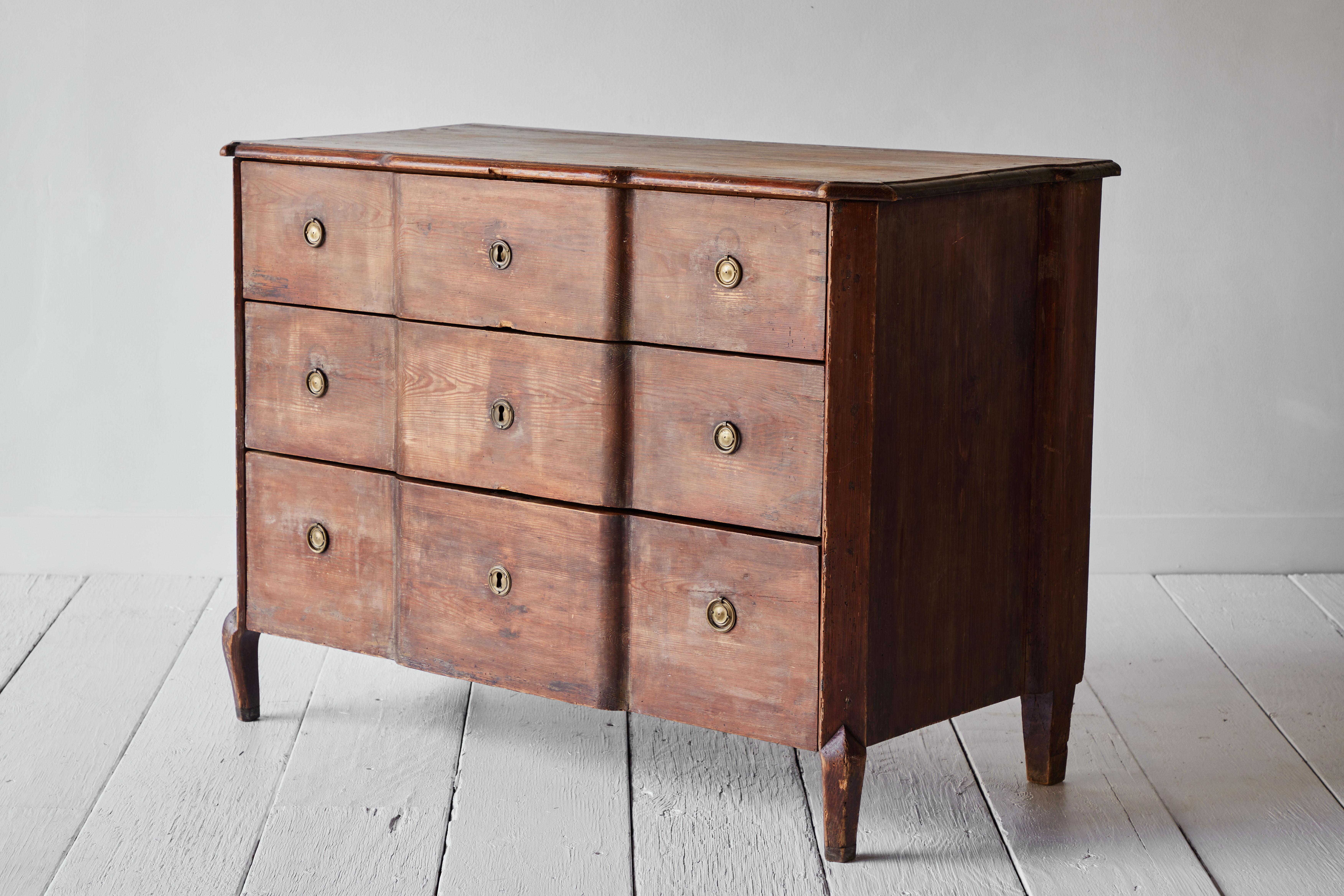 Gustavian Swedish Chest of Drawers In Good Condition In Los Angeles, CA