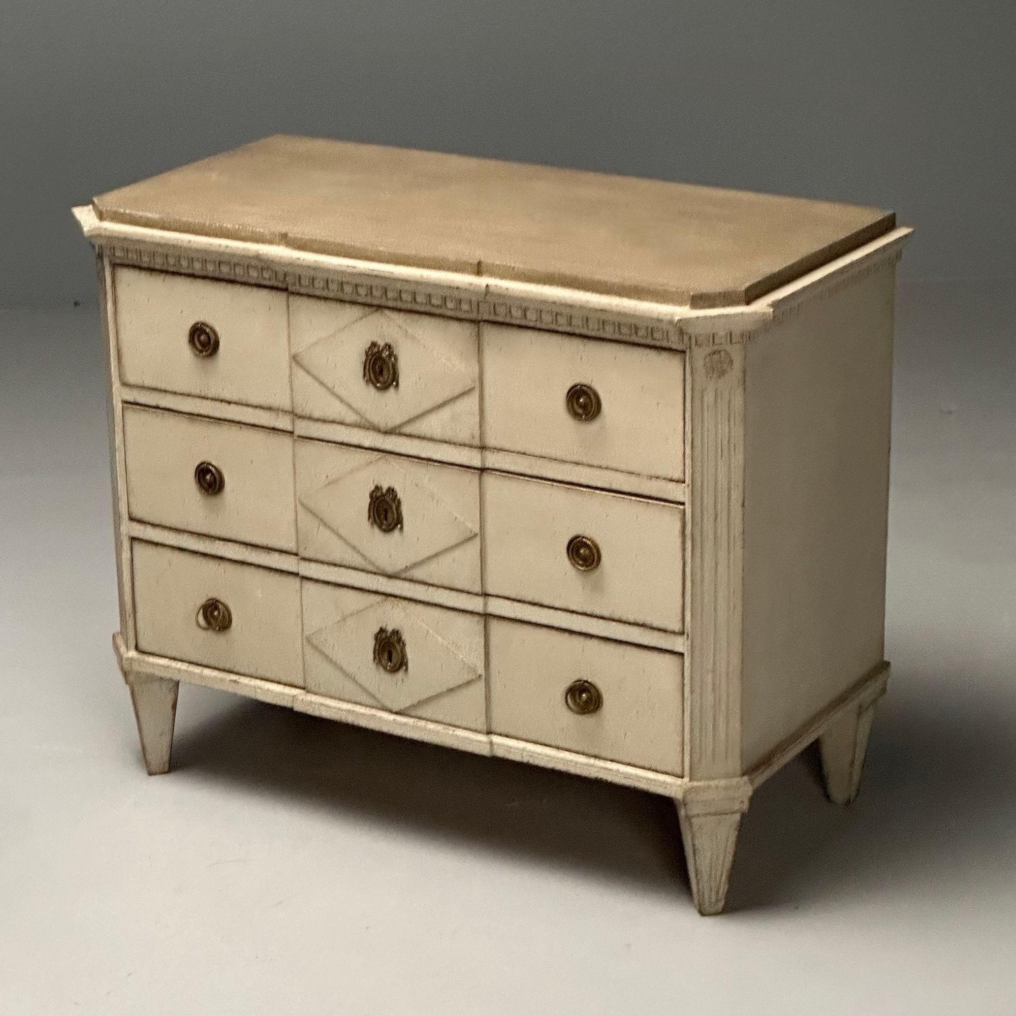 Gustavian, Swedish Commodes, Beige Paint Distressed, Brass, Sweden, 19th C. For Sale 9