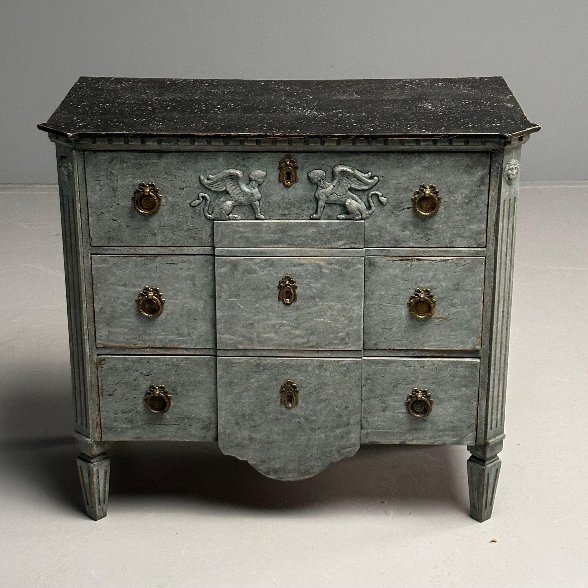 Gustavo, Commode svedese, vernice blu invecchiata, ottone, Svezia, XIX secolo. in vendita 3