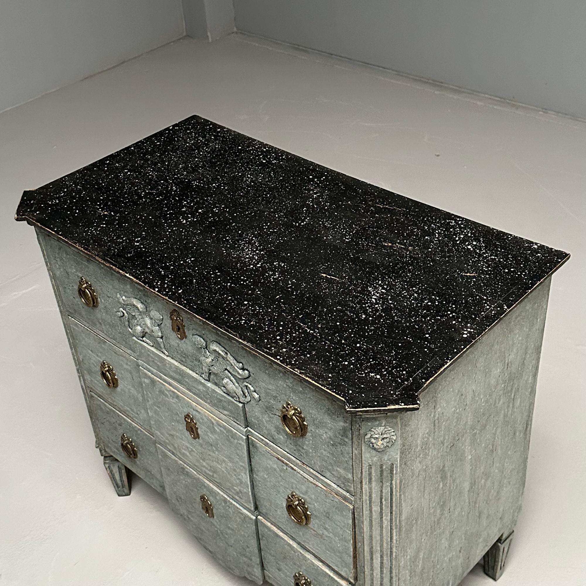 Gustavo, Commode svedese, vernice blu invecchiata, ottone, Svezia, XIX secolo. in vendita 4
