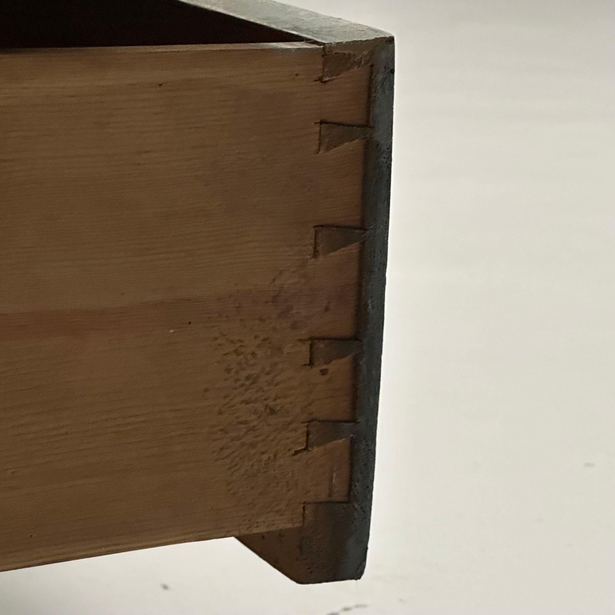 Gustavo, Commode svedese, vernice blu invecchiata, ottone, Svezia, XIX secolo. in vendita 6