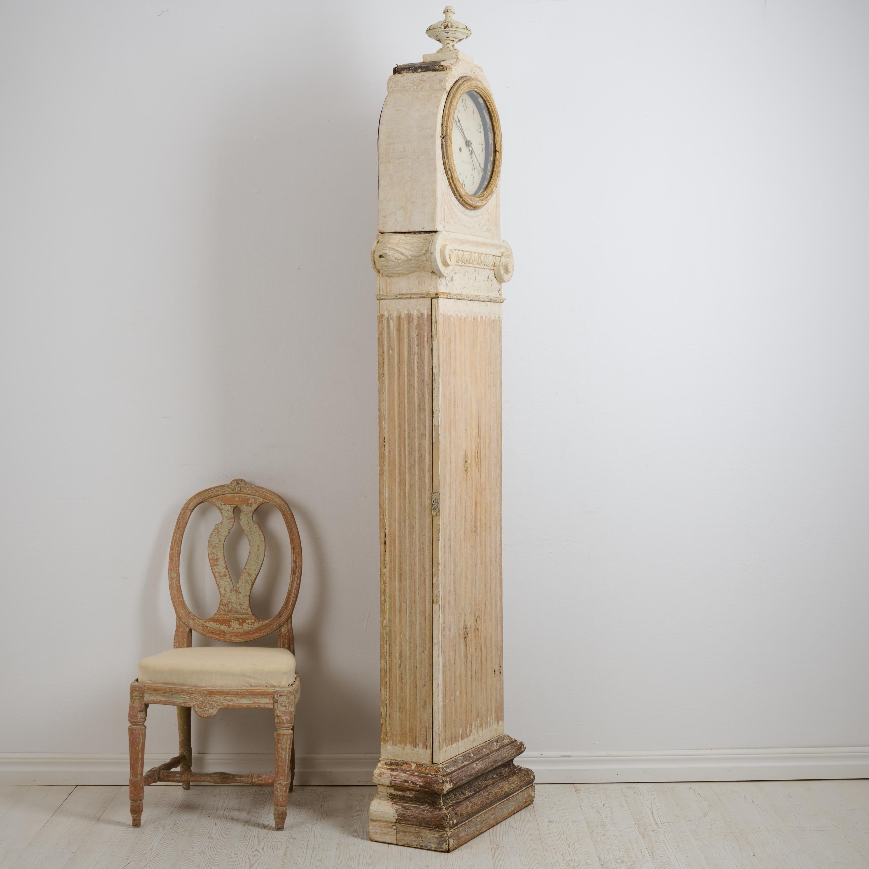 Gustavian Swedish Long Case Clock from the Late 1700s, Unusual Straight Shape In Good Condition For Sale In Kramfors, SE
