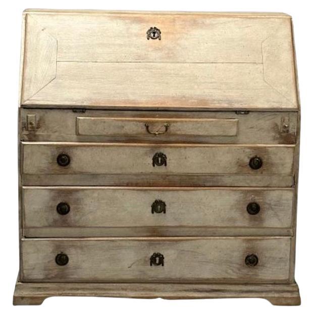 Escritorio Gustaviano, Secretaire Sueco, Pintura Blanca, Madera de Pino, Suecia, 1900s