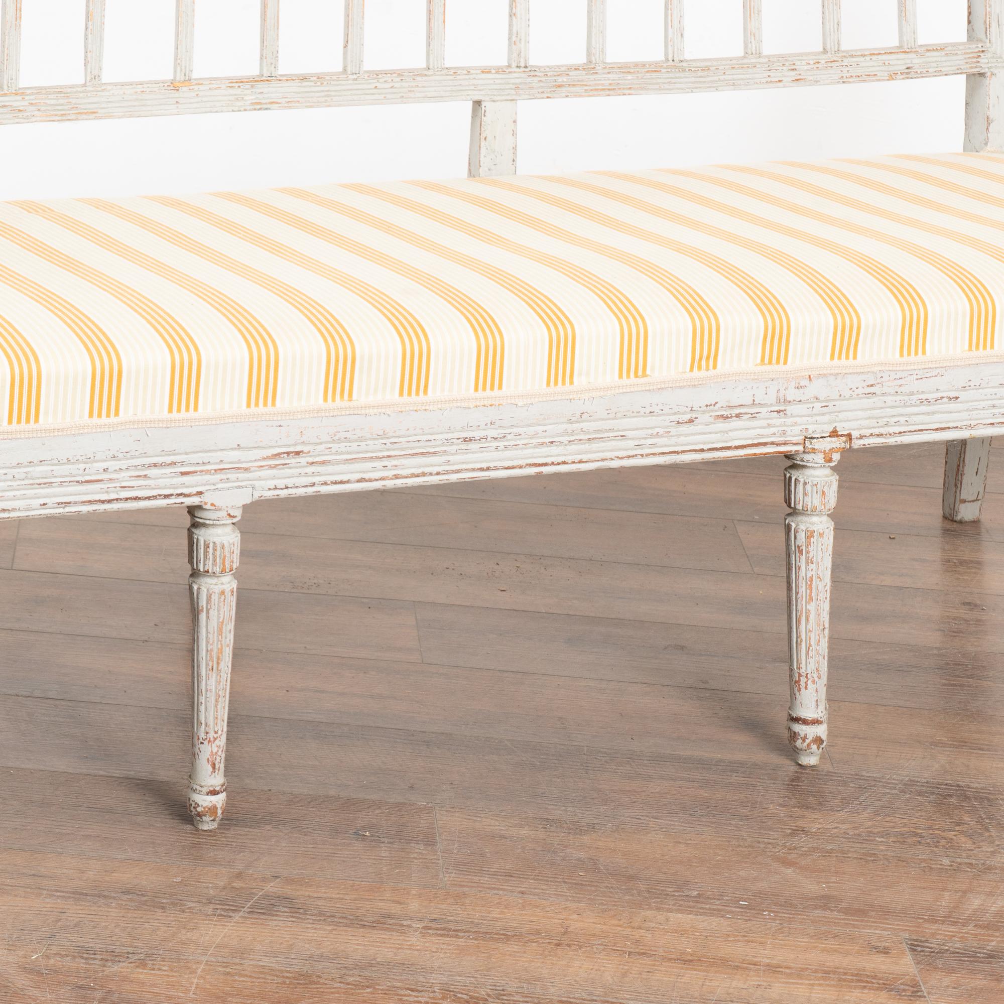 Banc Gustavien peint en blanc, Suède vers 1820 en vente 1