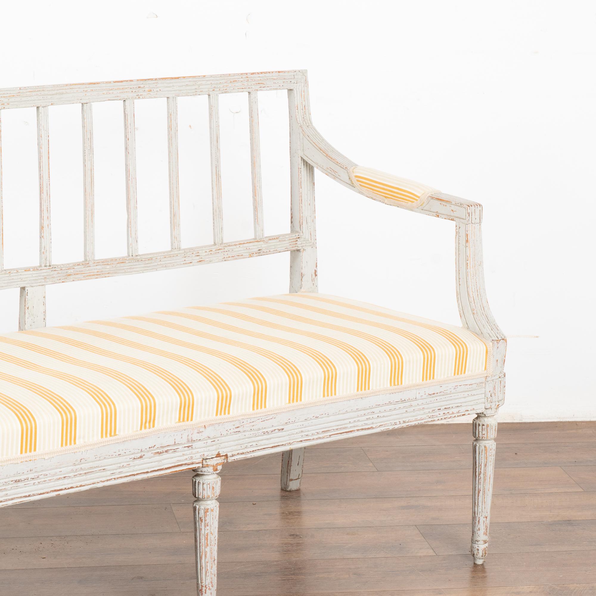Banc Gustavien peint en blanc, Suède vers 1820 en vente 2