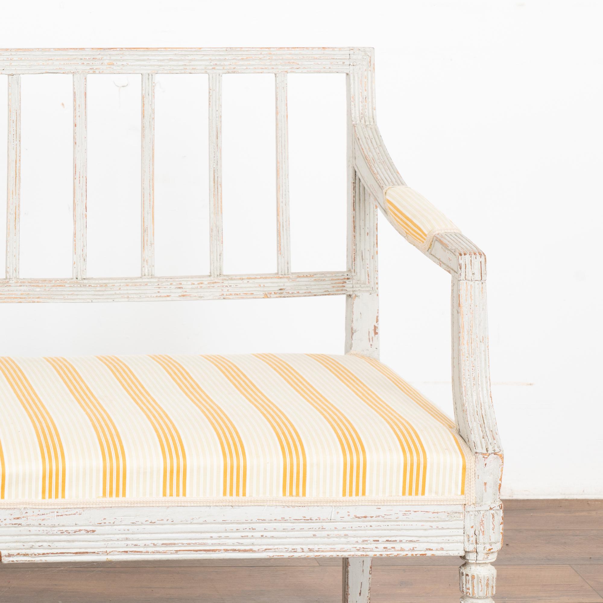 Banc Gustavien peint en blanc, Suède vers 1820 en vente 3