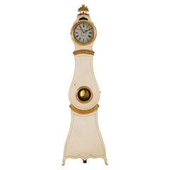 Horloge de parquet gustavienne peinte en blanc Mathias Kullberg Stockholm 18e siècle