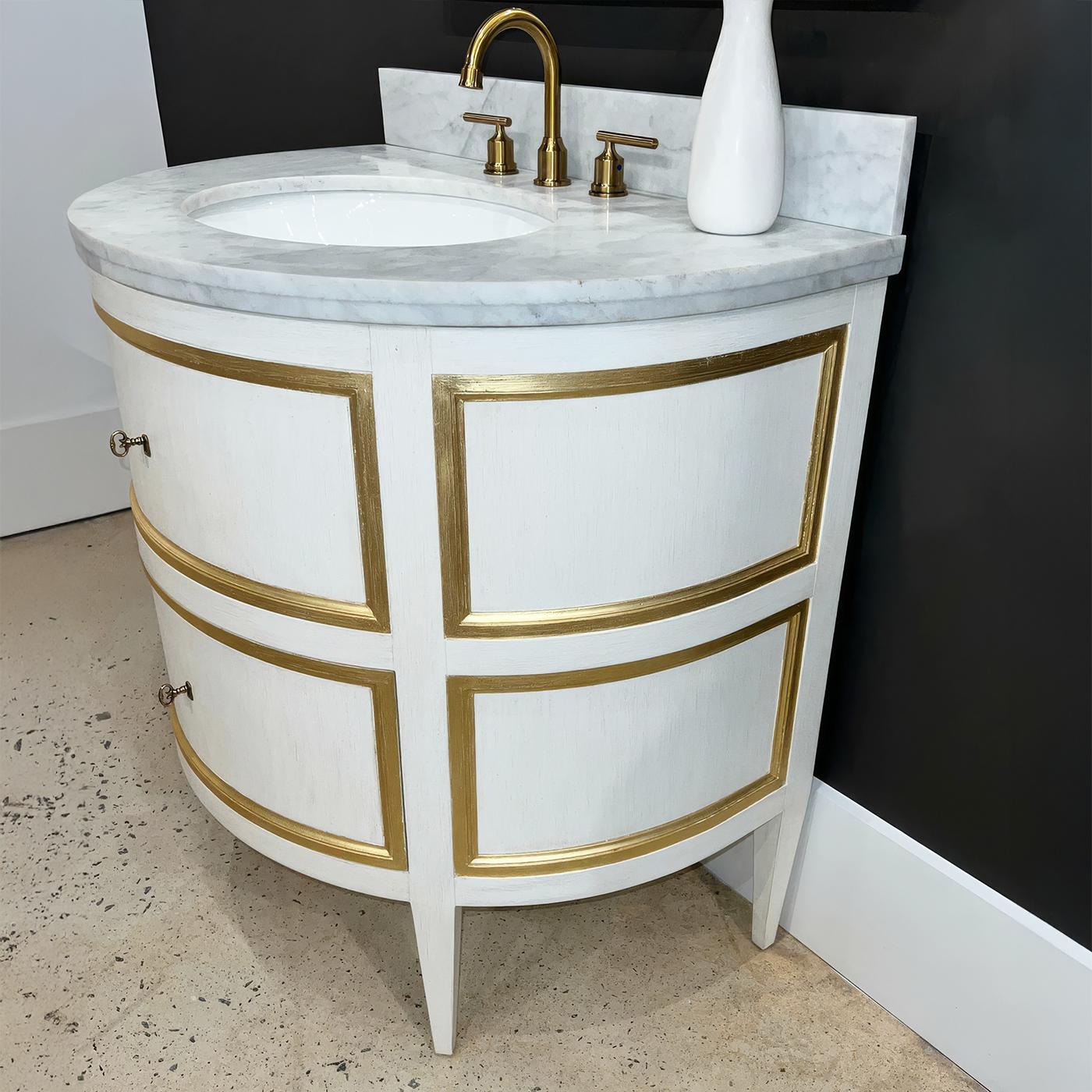 Gustavian Weiß lackierte Marmorplatte Waschtisch im Zustand „Neu“ im Angebot in Westwood, NJ
