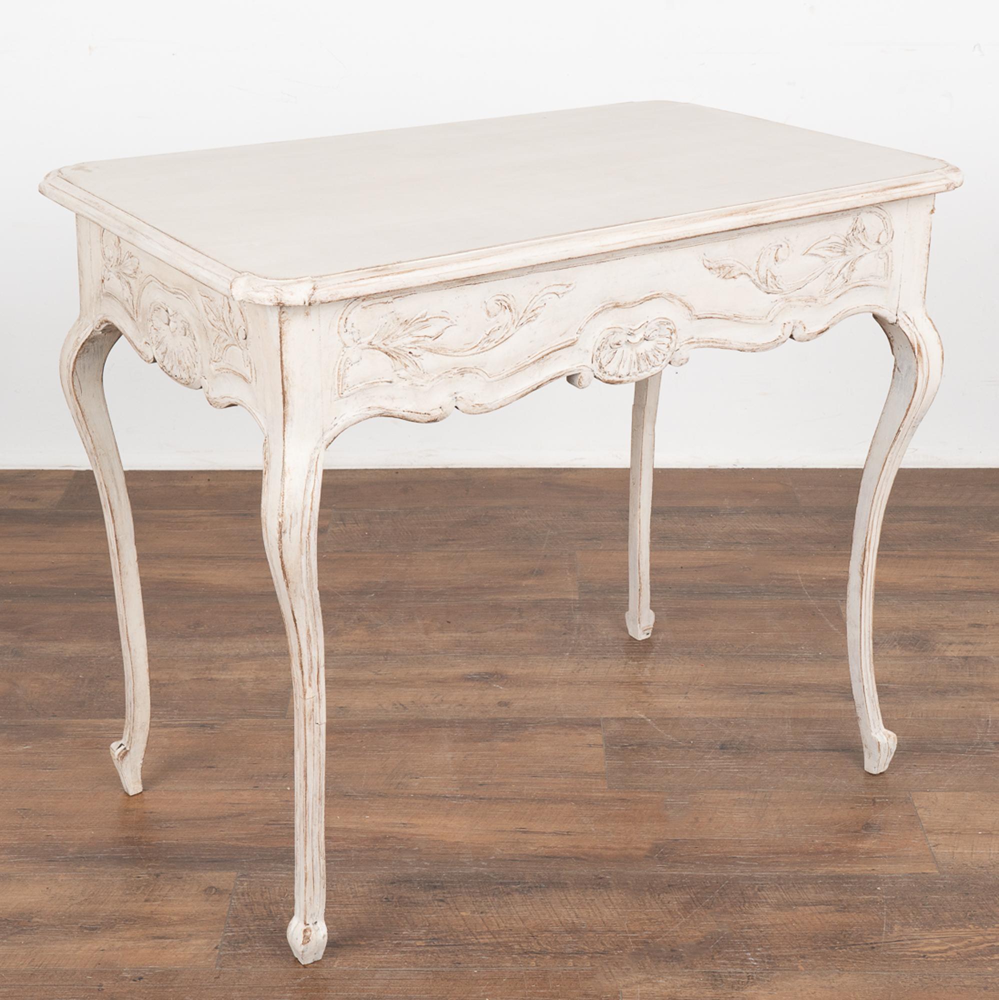 Table d'appoint gustavienne peinte en blanc avec tiroir, Suède, datant d'environ 1820-40 en vente 5