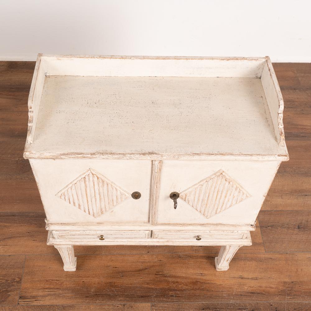 19th Century Gustavian White Painted Small Side Table Cabinet, Sweden, circa 1880