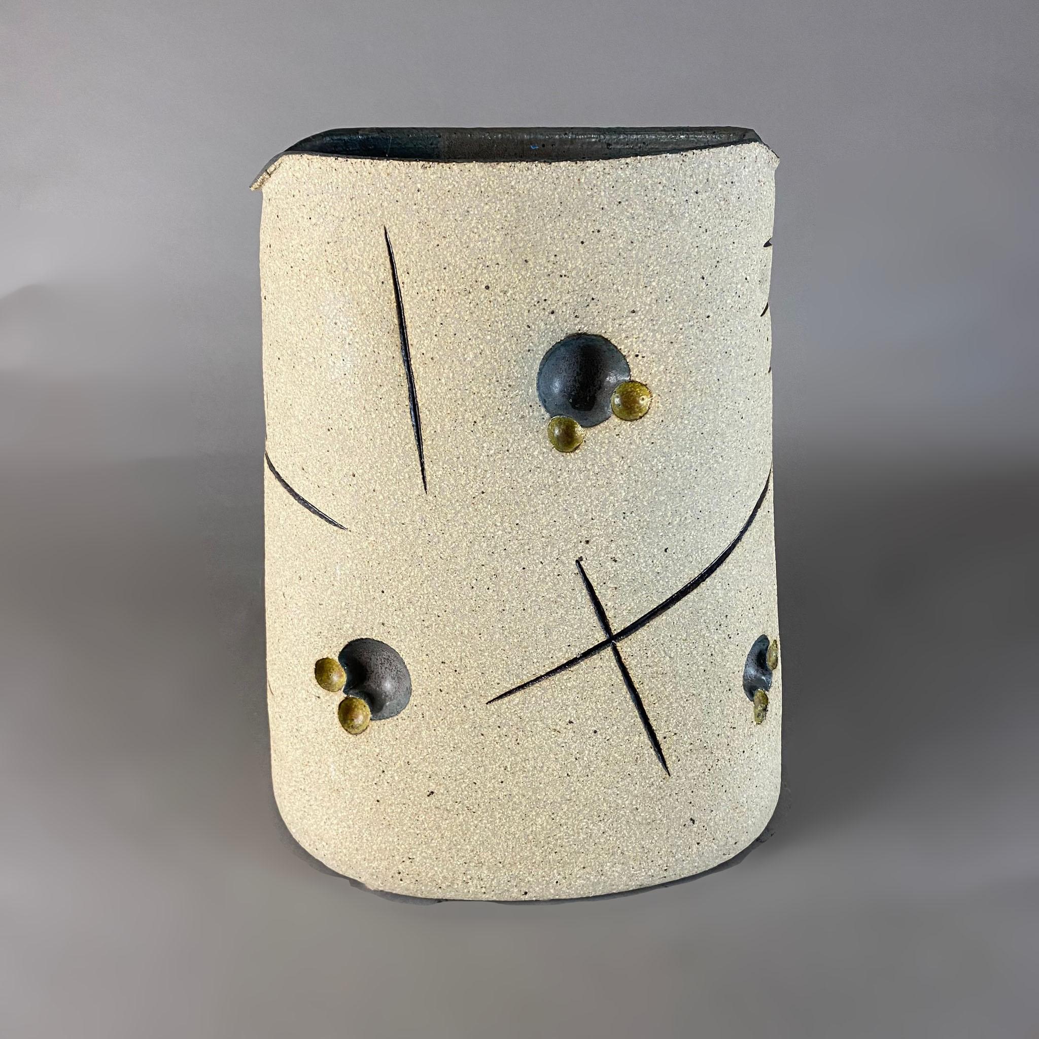 Céramique Gustavo Pérez Vase en céramique haute température avec taillades en vente