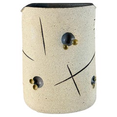 Gustavo Pérez Hochtemperatur-Keramikvase mit Schlitzen