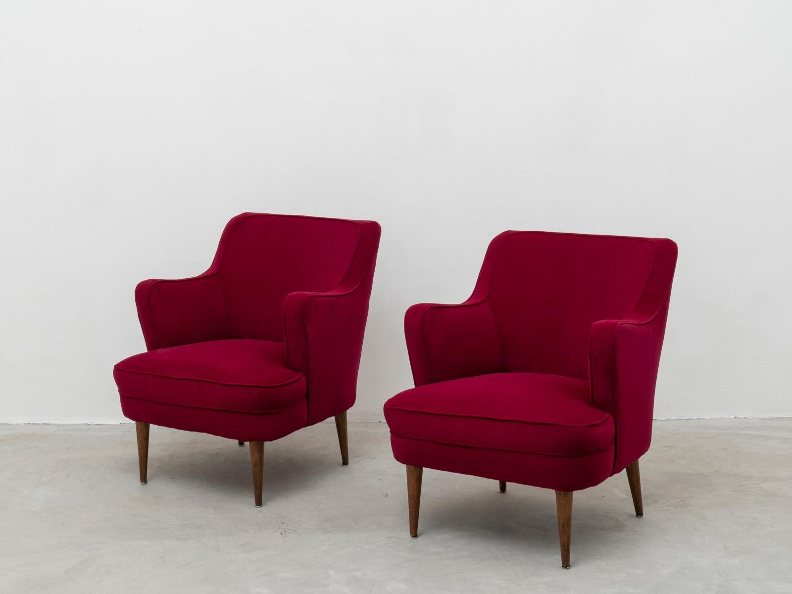 Mid-Century Modern Gustavo Putlitzer Finali Pair of Crimson Velvet Midcentury Armchairs for Cassina For Sale