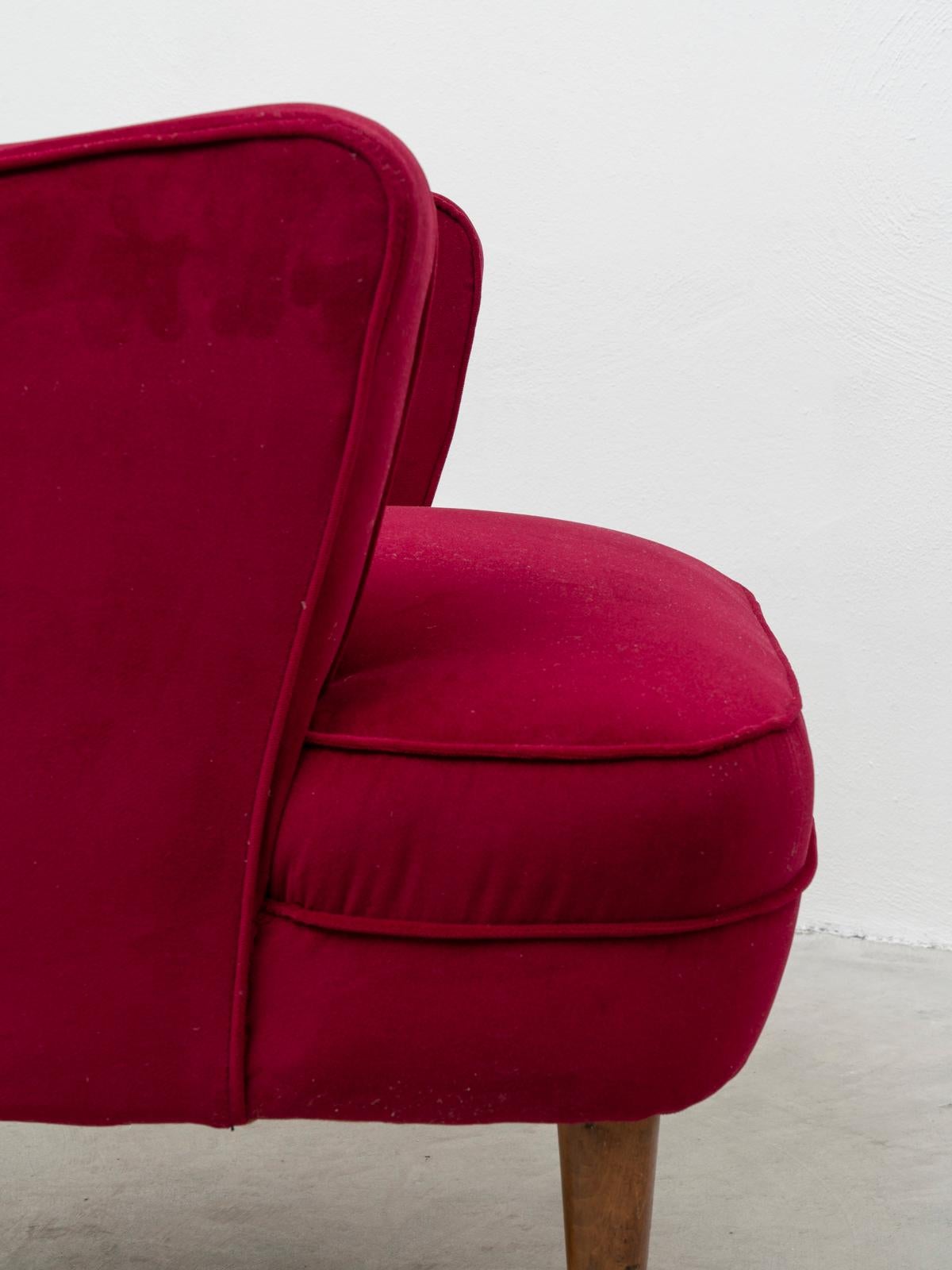 Gustavo Putlitzer Finali Pair of Crimson Velvet Midcentury Armchairs for Cassina For Sale 2